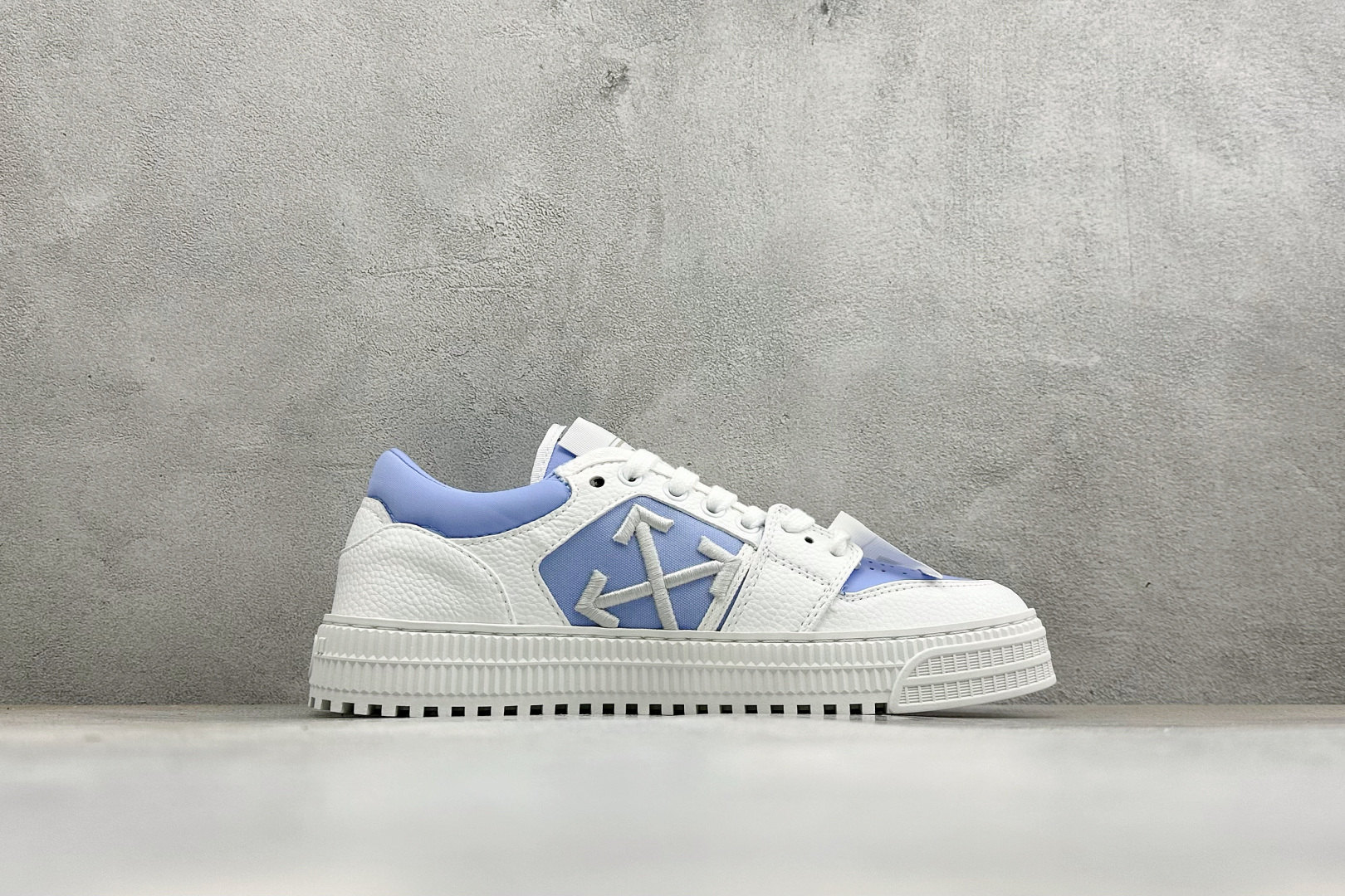 S版OFF- WHITE 3.0 Off Court 小牛皮 圆头系带低帮板鞋 原厂原档开发 外观很有设计感 个性独特 