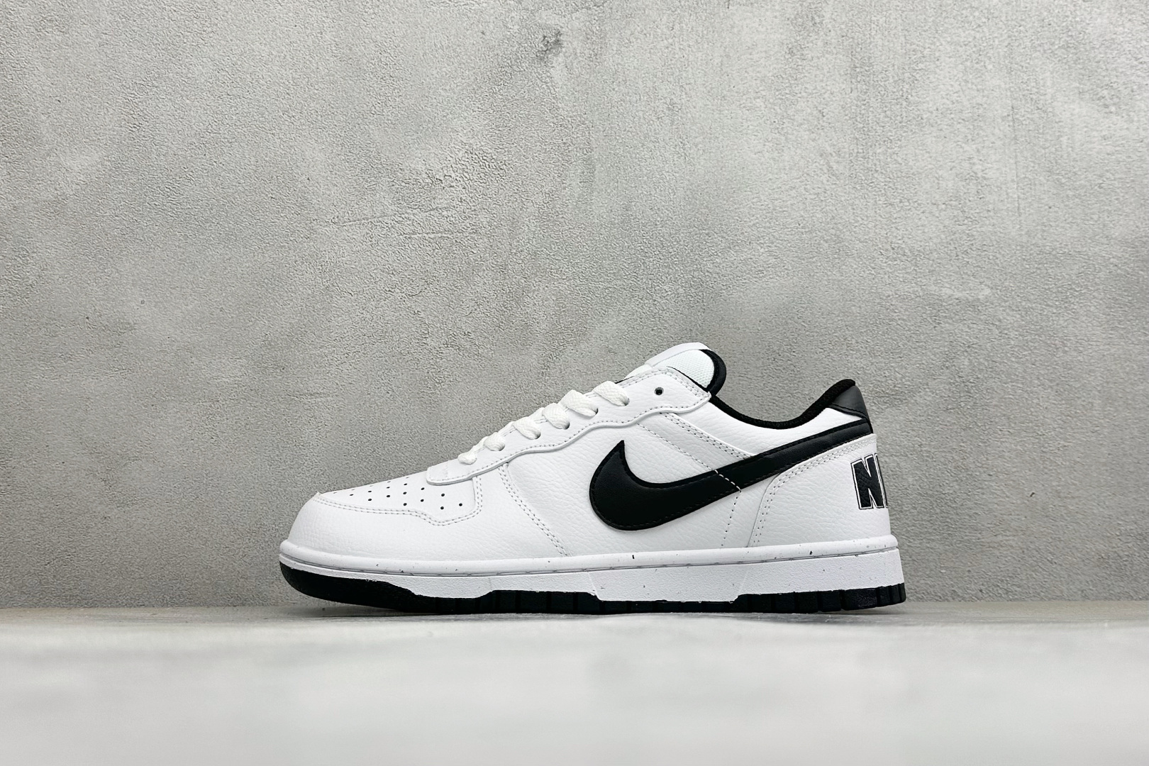 FS版Big Nike Low 耐克 简约百搭 減震耐磨 低帮板鞋 货号: -109 尺码:36-45 FS版Big Nike Low 耐克 简约百搭 減震耐磨 低帮板鞋 货号: -109 尺码:36-45