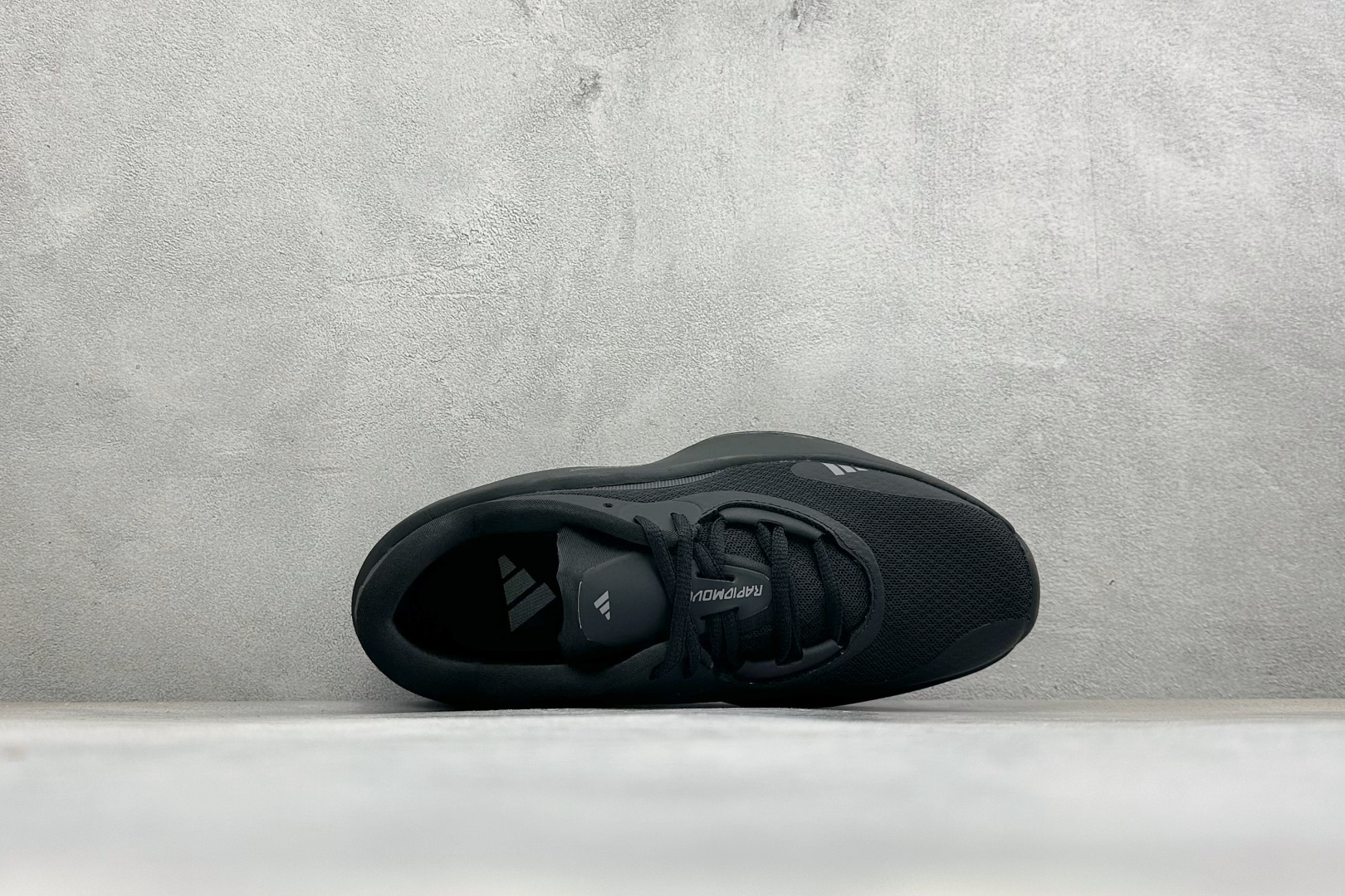 TF版ADIDAS 舒适百搭防滑耐磨 低帮休闲跑步鞋 中底配置方面搭载全掌Lightstrike Pro 鞋面采用透气网 TF版ADIDAS 舒适百搭防滑耐磨 低帮休闲跑步鞋 中底配置方面搭载全掌Lightstrike Pro 鞋面采用透气网