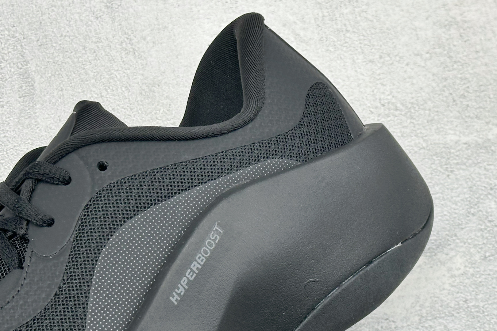 TF版ADIDAS 舒适百搭防滑耐磨 低帮休闲跑步鞋 中底配置方面搭载全掌Lightstrike Pro 鞋面采用透气网 TF版ADIDAS 舒适百搭防滑耐磨 低帮休闲跑步鞋 中底配置方面搭载全掌Lightstrike Pro 鞋面采用透气网