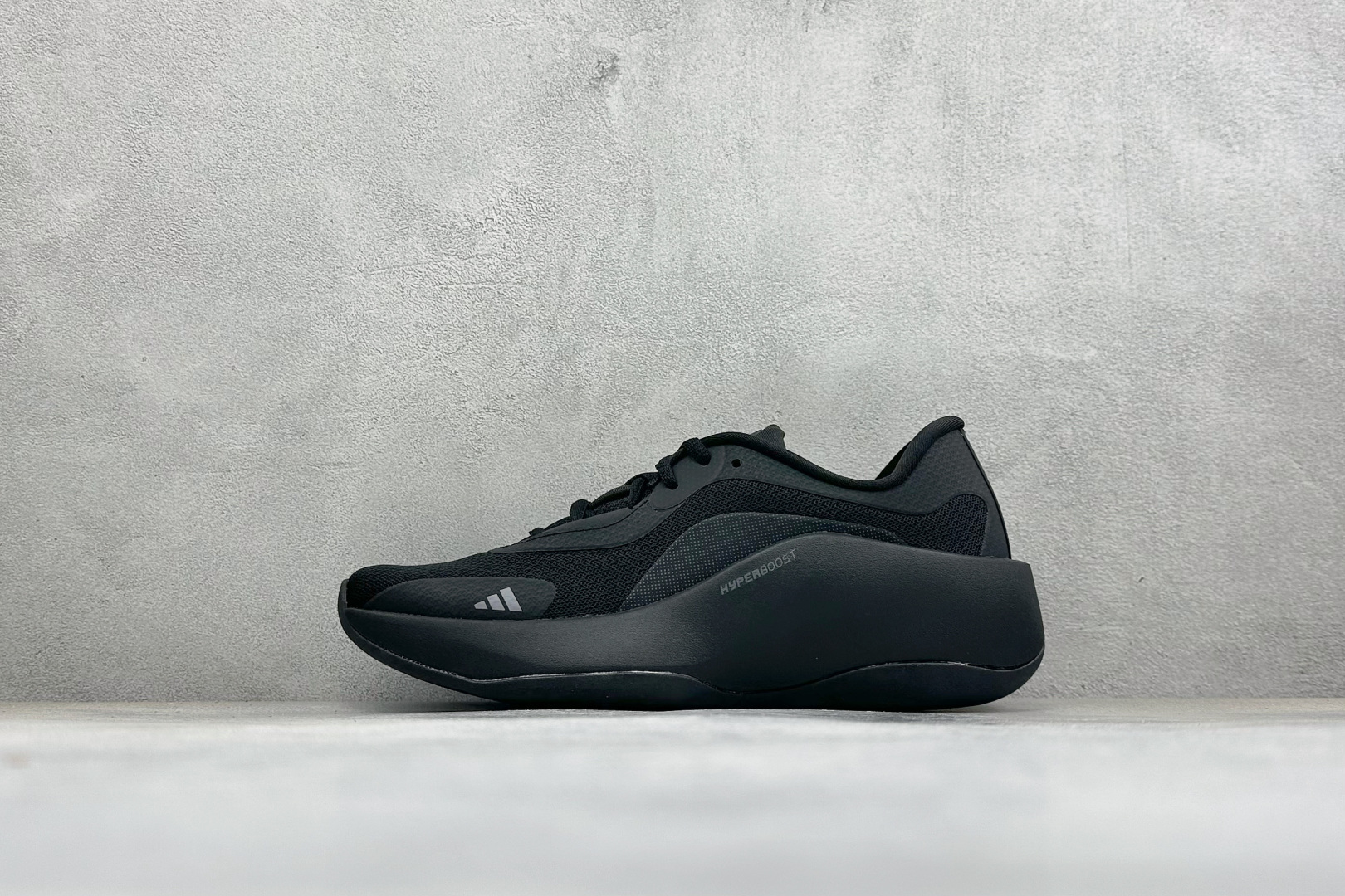 TF版ADIDAS 舒适百搭防滑耐磨 低帮休闲跑步鞋 中底配置方面搭载全掌Lightstrike Pro 鞋面采用透气网 TF版ADIDAS 舒适百搭防滑耐磨 低帮休闲跑步鞋 中底配置方面搭载全掌Lightstrike Pro 鞋面采用透气网