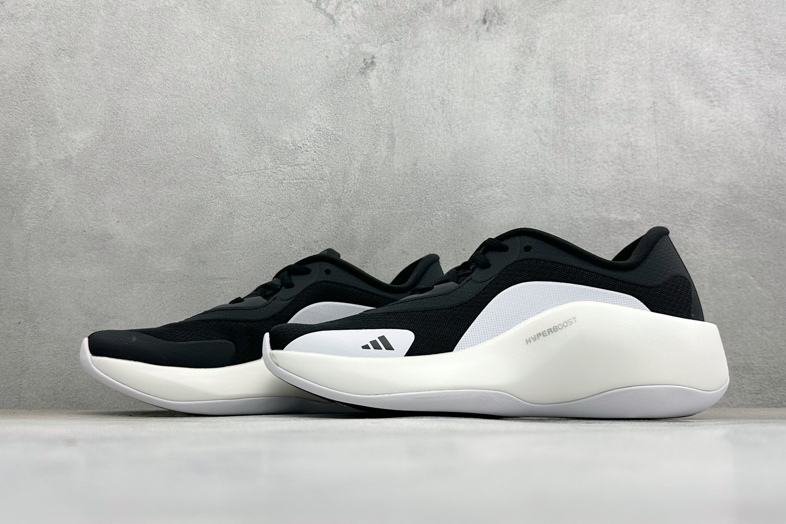 终端放店 TF版ADIDAS 舒适百搭防滑耐磨 低帮休闲跑步鞋 中底配置方面搭载全掌Lightstrike Pro 鞋 终端放店 TF版ADIDAS 舒适百搭防滑耐磨 低帮休闲跑步鞋 中底配置方面搭载全掌Lightstrike Pro 鞋