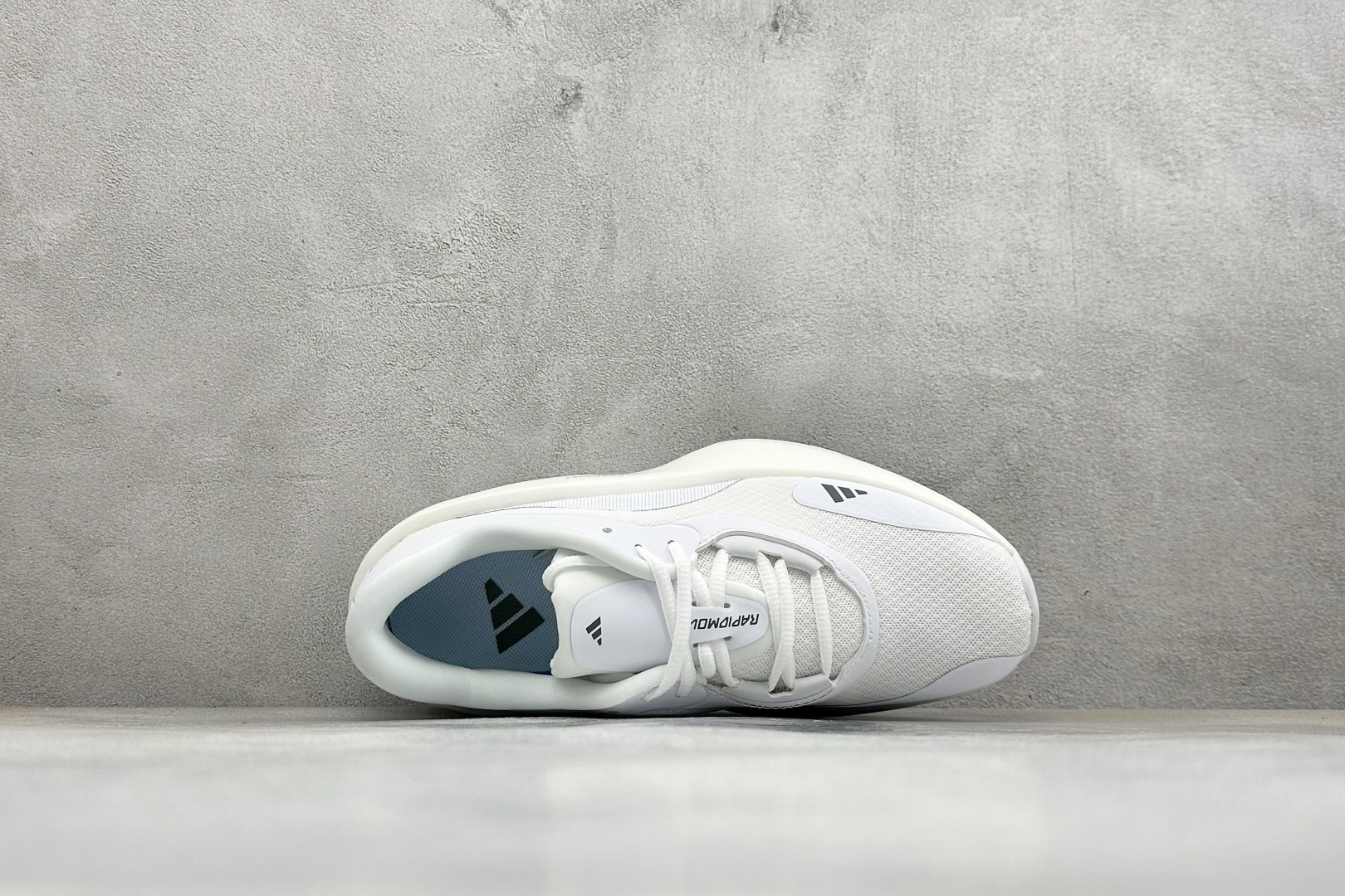 终端放店 TF版ADIDAS 舒适百搭防滑耐磨 低帮休闲跑步鞋 中底配置方面搭载全掌Lightstrike Pro  鞋