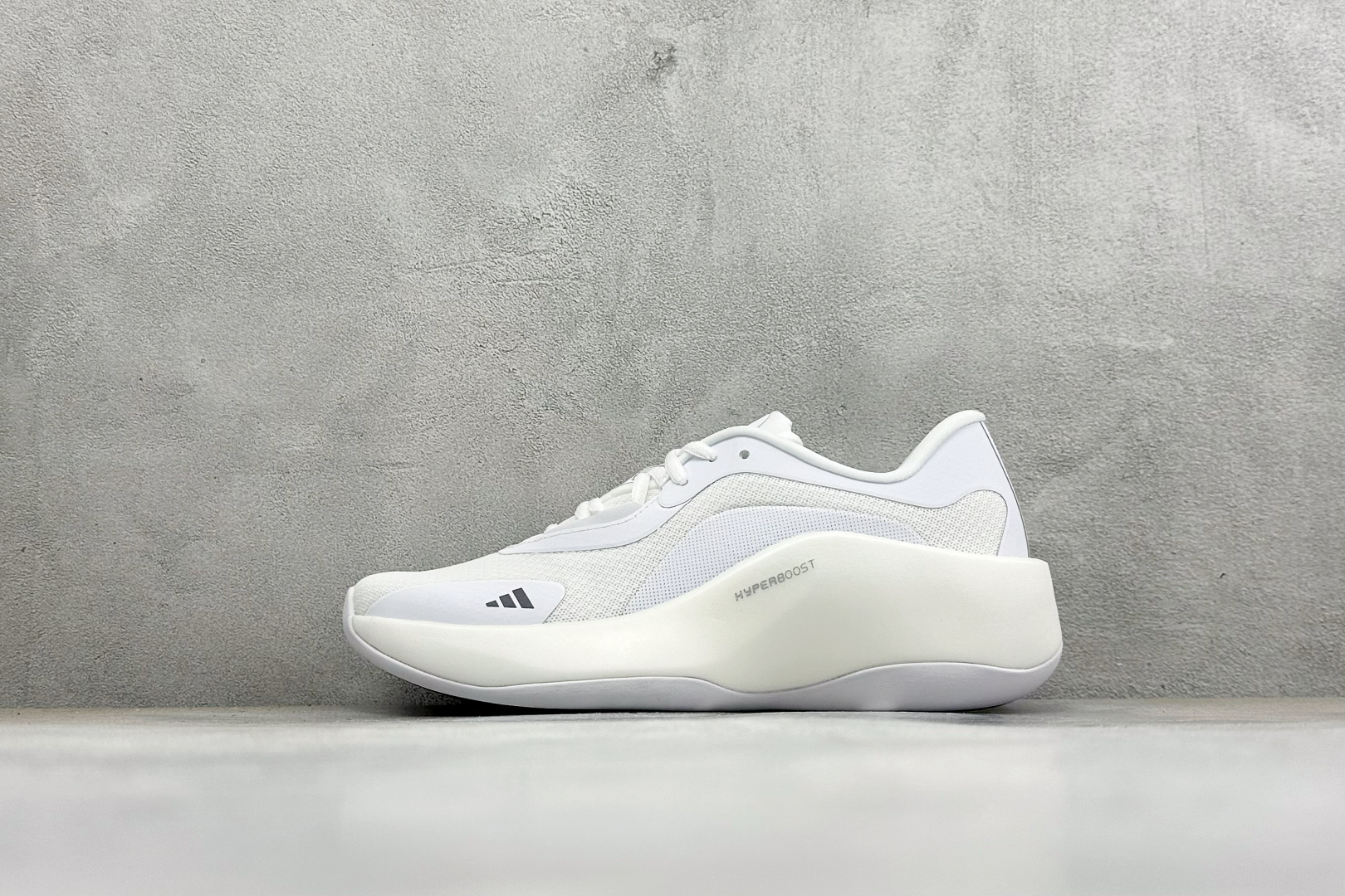 终端放店 TF版ADIDAS 舒适百搭防滑耐磨 低帮休闲跑步鞋 中底配置方面搭载全掌Lightstrike Pro 鞋 终端放店 TF版ADIDAS 舒适百搭防滑耐磨 低帮休闲跑步鞋 中底配置方面搭载全掌Lightstrike Pro 鞋