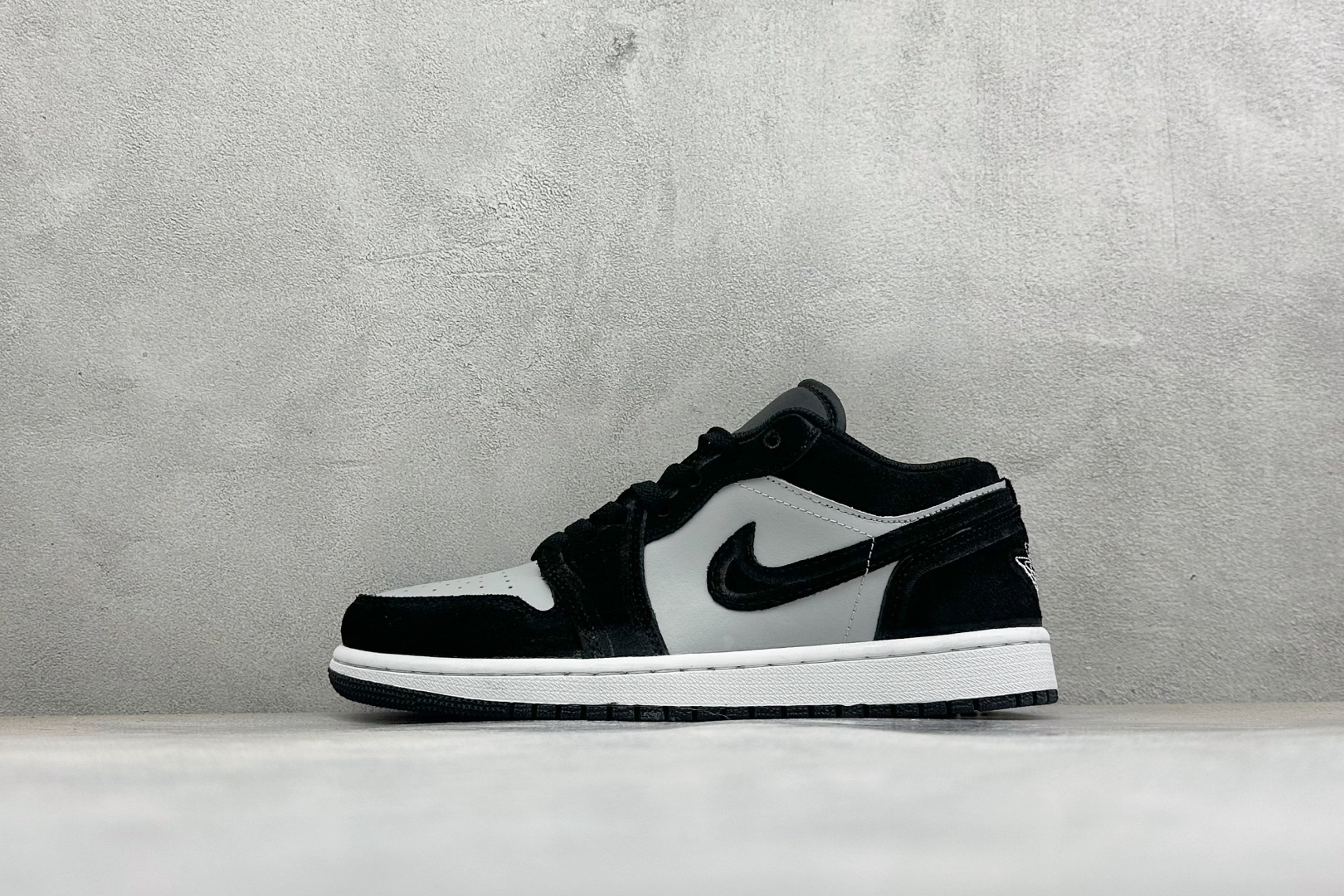 Air Jordan AJ1 Low AJ1低帮 灰黑 市面中低帮最具代表性版本没有之一 口碑大厂出品 品控大底版型不断 Air Jordan AJ1 Low AJ1低帮 灰黑 市面中低帮最具代表性版本没有之一 口碑大厂出品 品控大底版型不断