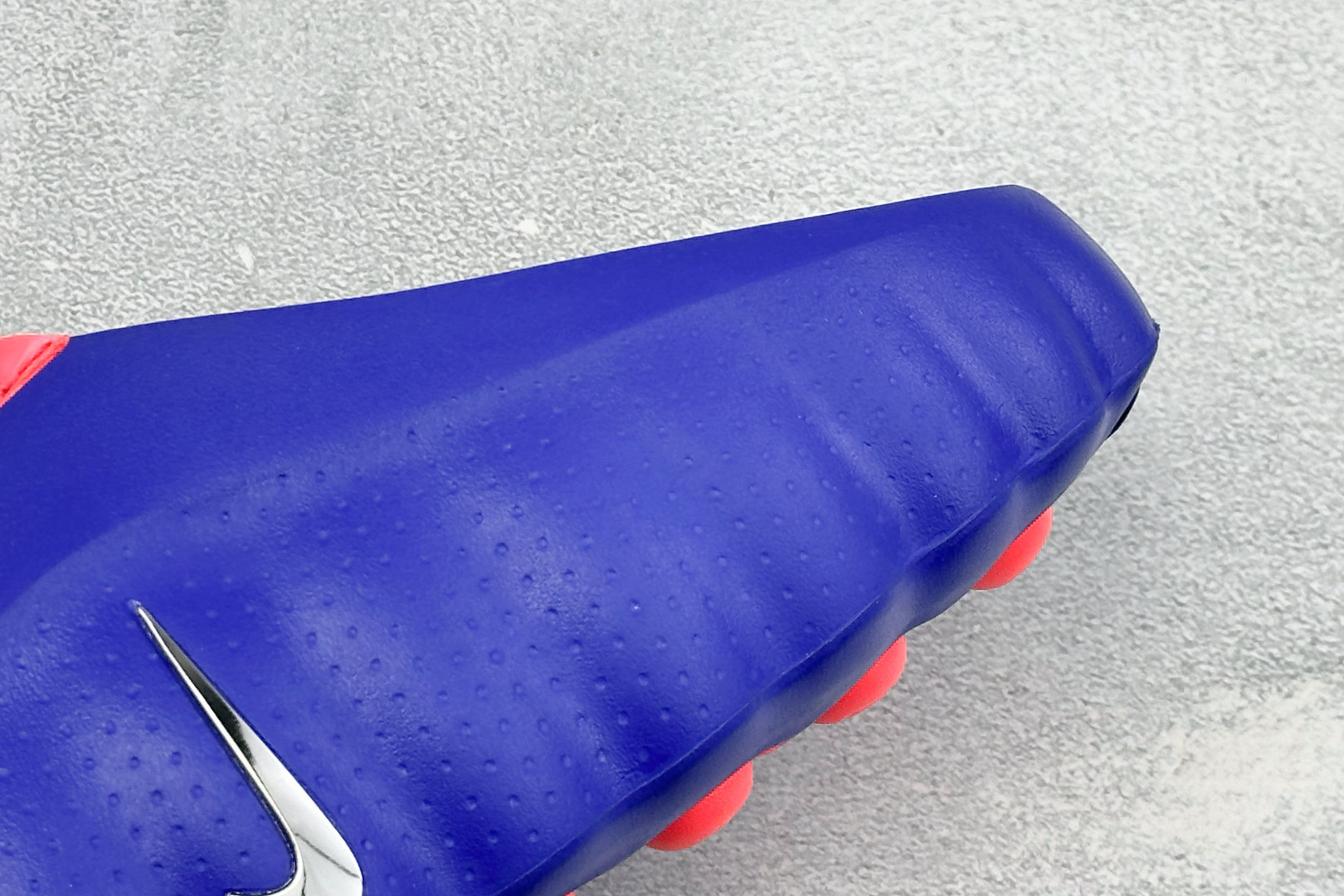 M版Nike Mind 001 神经科学足底按摩拖鞋 #全新热门款 从神经科学中汲取灵感 鞋面采用穿孔透气织物材质 鞋底