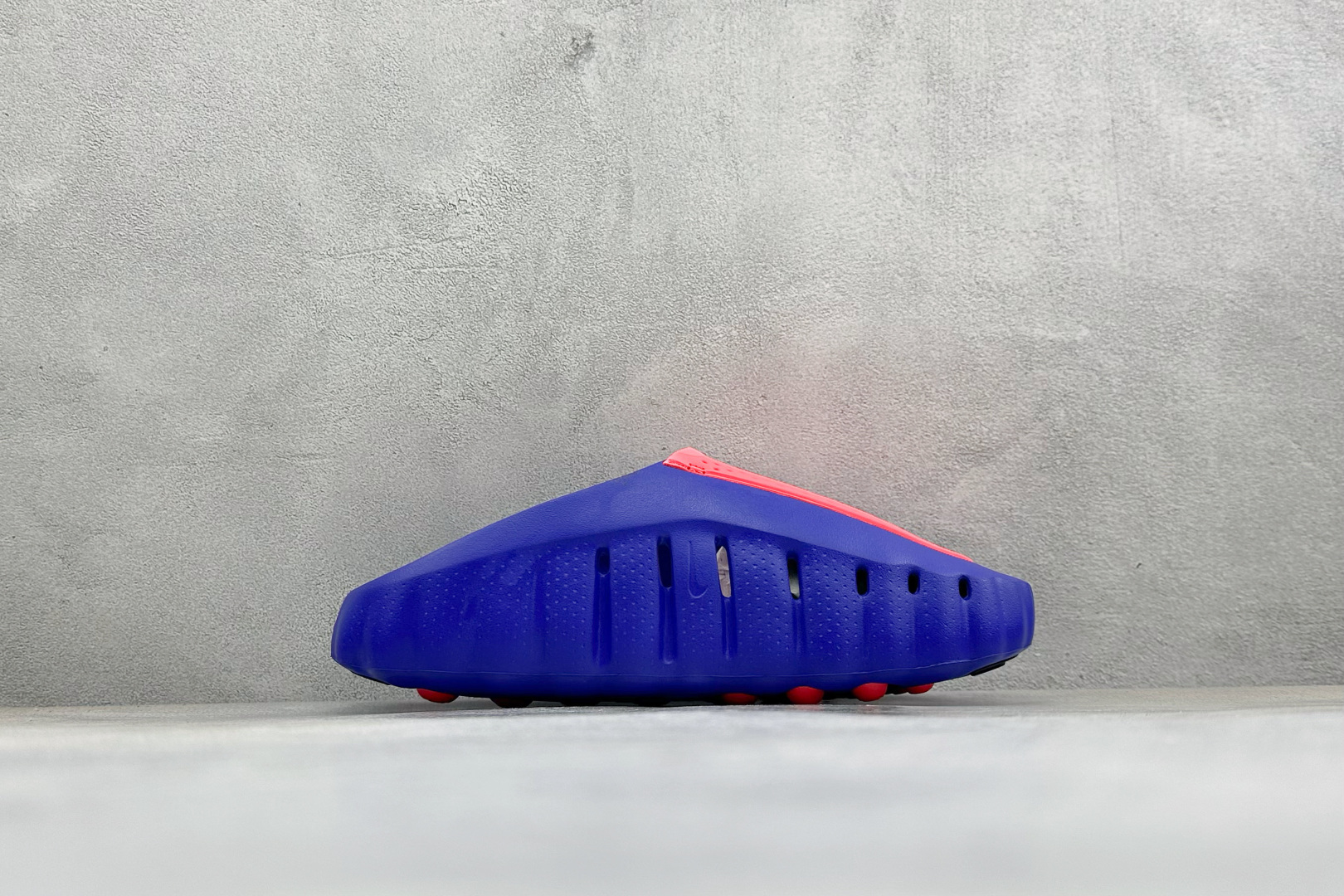 M版Nike Mind 001 神经科学足底按摩拖鞋 #全新热门款 从神经科学中汲取灵感 鞋面采用穿孔透气织物材质 鞋底