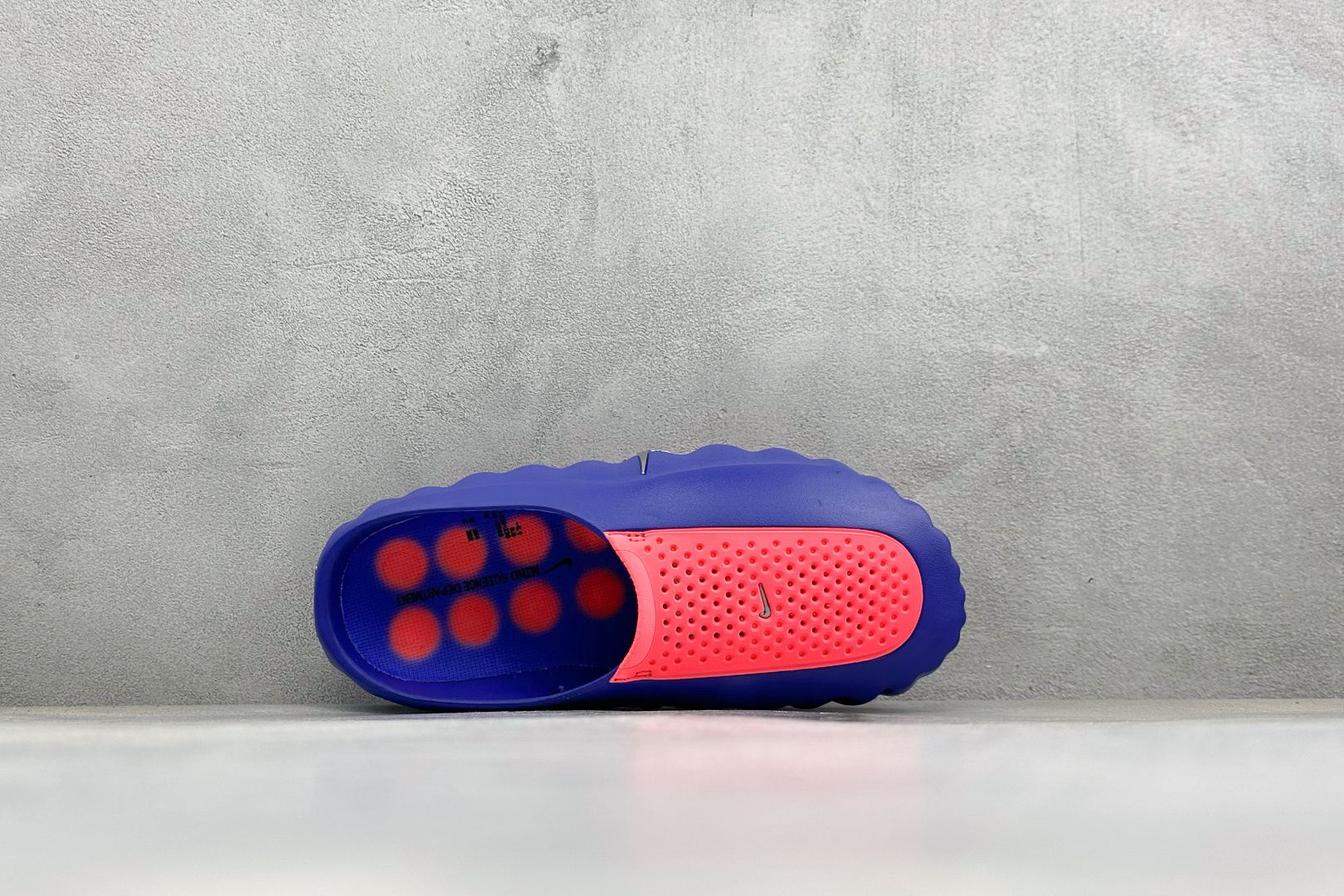 M版Nike Mind 001 神经科学足底按摩拖鞋 #全新热门款 从神经科学中汲取灵感 鞋面采用穿孔透气织物材质 鞋底