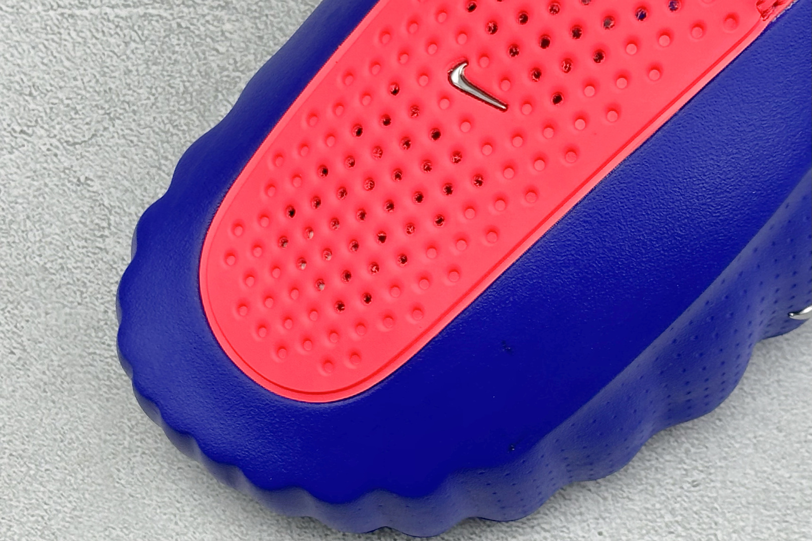M版Nike Mind 001 神经科学足底按摩拖鞋 #全新热门款 从神经科学中汲取灵感 鞋面采用穿孔透气织物材质 鞋底