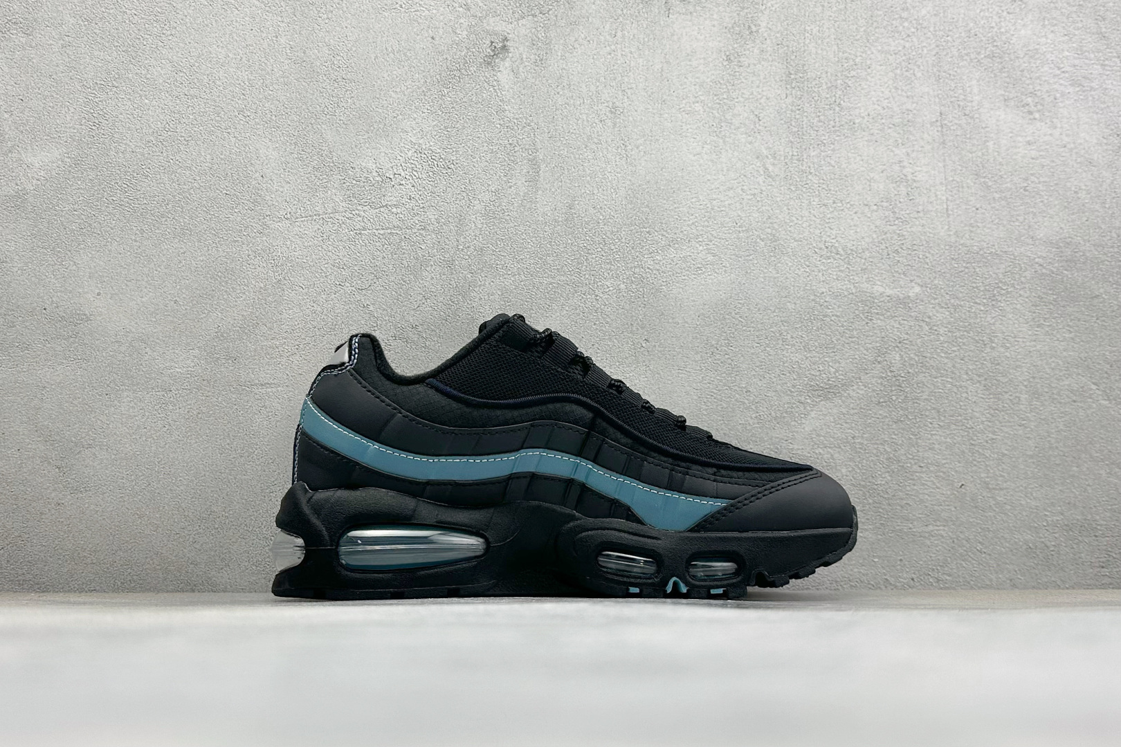 Nike Air Max 95 黑篮 复古减震气垫跑鞋 货号：IB1667-004 尺码：36 36.5 37.5 38