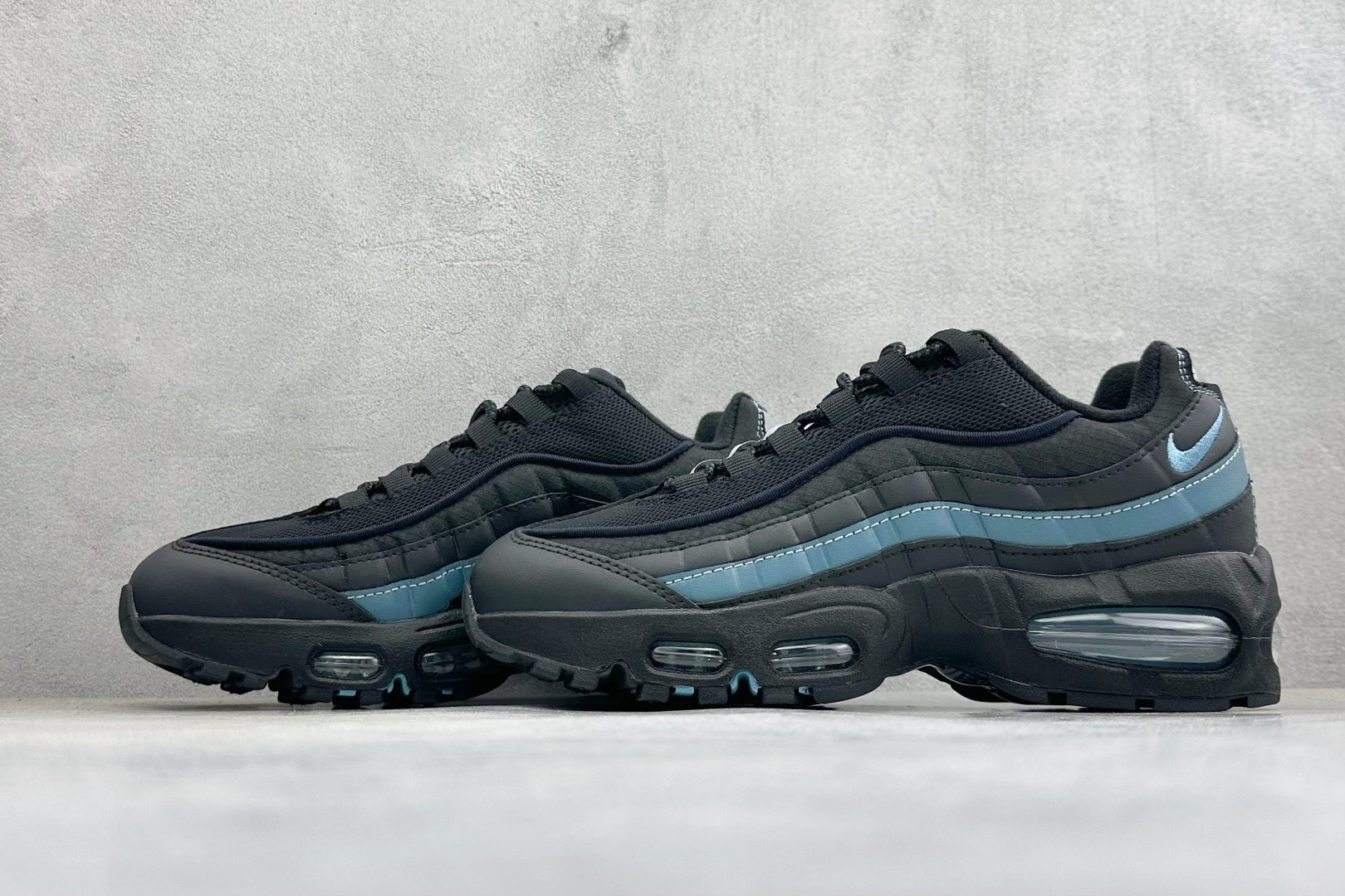 Nike Air Max 95 黑篮 复古减震气垫跑鞋 货号：IB1667-004 尺码：36 36.5 37.5 38