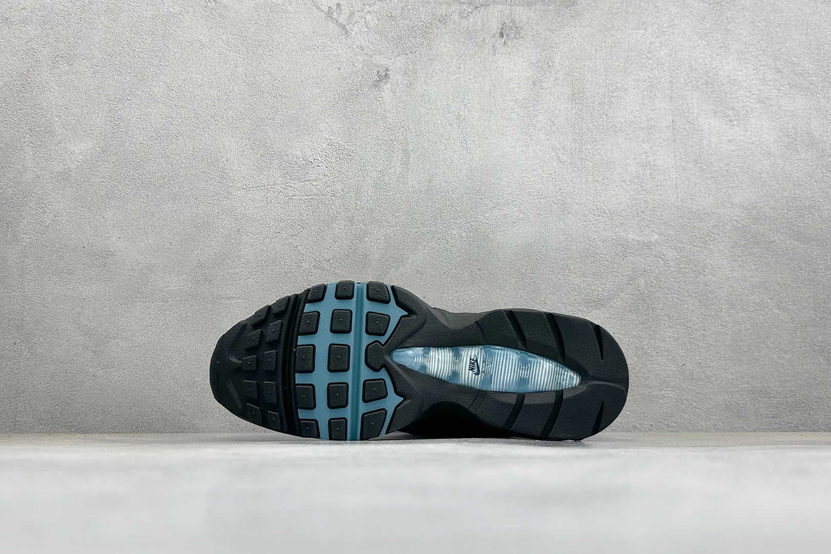 Nike Air Max 95 黑篮 复古减震气垫跑鞋 货号：IB1667-004 尺码：36 36.5 37.5 38
