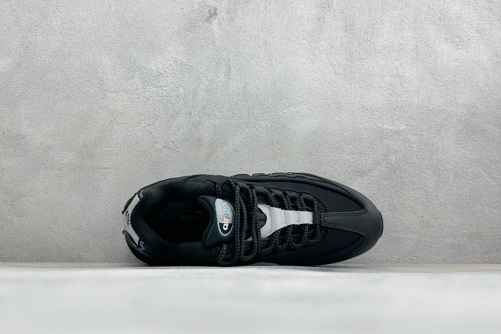 Nike Air Max 95 黑篮 复古减震气垫跑鞋 货号：IB1667-004 尺码：36 36.5 37.5 38