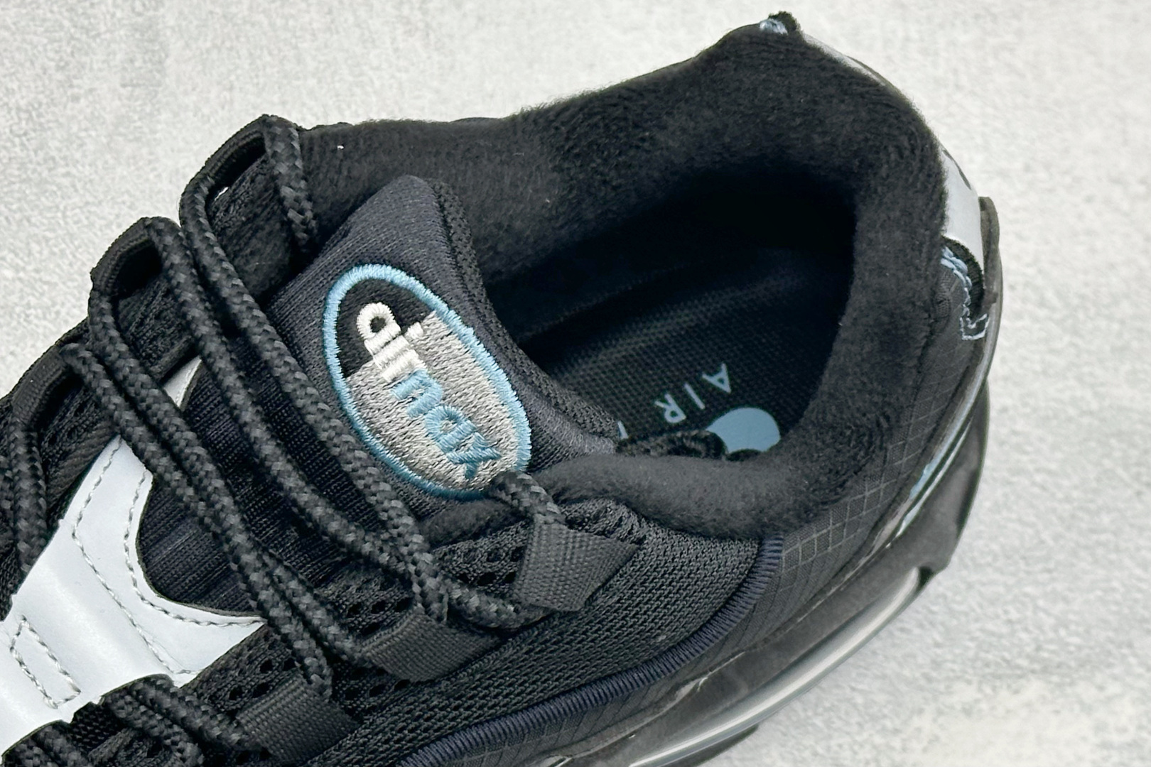 Nike Air Max 95 黑篮 复古减震气垫跑鞋 货号：IB1667-004 尺码：36 36.5 37.5 38