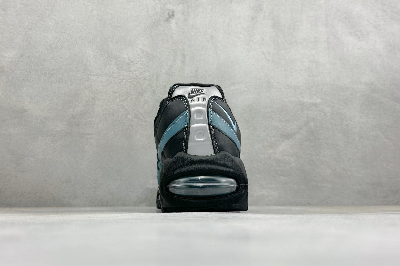 Nike Air Max 95 黑篮 复古减震气垫跑鞋 货号：IB1667-004 尺码：36 36.5 37.5 38