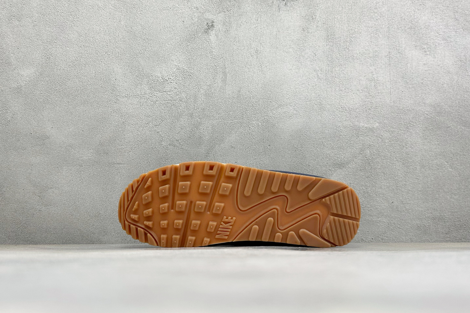 Nike Air Max 90 耐克复古气垫跑鞋 货号:FB9658-400 尺码:36 37.5 38 39 40 4 Nike Air Max 90 耐克复古气垫跑鞋 货号:FB9658-400 尺码:36 37.5 38 39 40 4