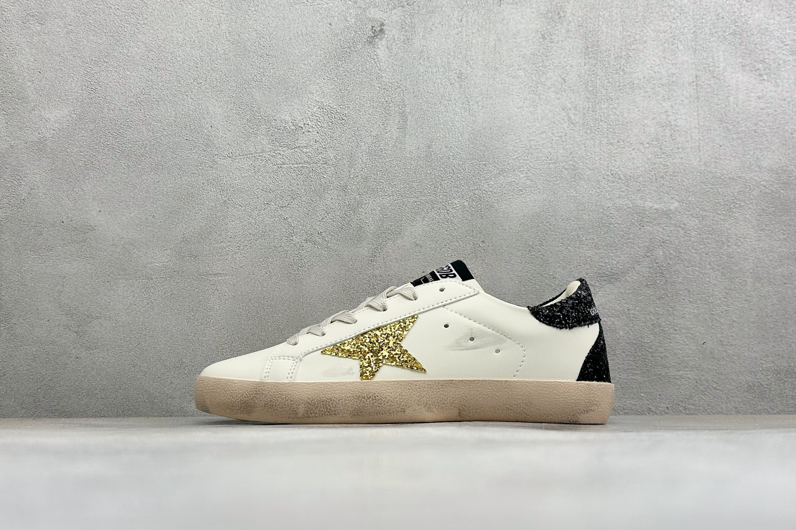Golden Goose Deluxe Brand SStar来自意大利GGDB脏出天际的小脏鞋 潮复古板鞋,宋仲基欧巴 Golden Goose Deluxe Brand SStar来自意大利GGDB脏出天际的小脏鞋 潮复古板鞋,宋仲基欧巴
