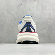 Hoka One One Bondi 9 机能缓震跑鞋 #鞋面部分采用工程网眼面料,可以确保必要的透气性能。使用了全新的 Hoka One One Bondi 9 机能缓震跑鞋 #鞋面部分采用工程网眼面料,可以确保必要的透气性能。使用了全新的