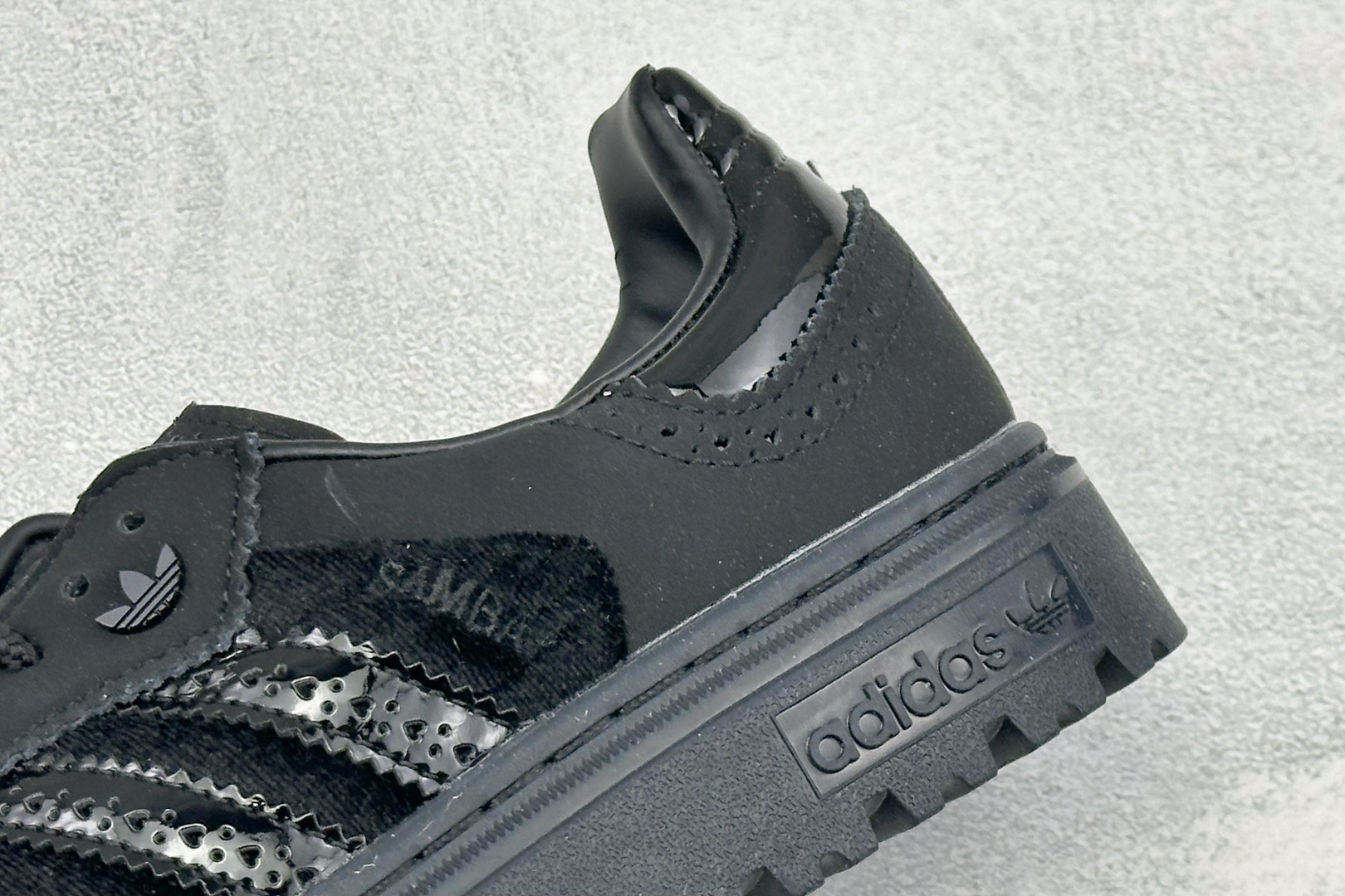 Adidas originals Samba WTR 雕花布洛克小皮鞋 ​货号：KJ4306 尺码：36-45带半码 
