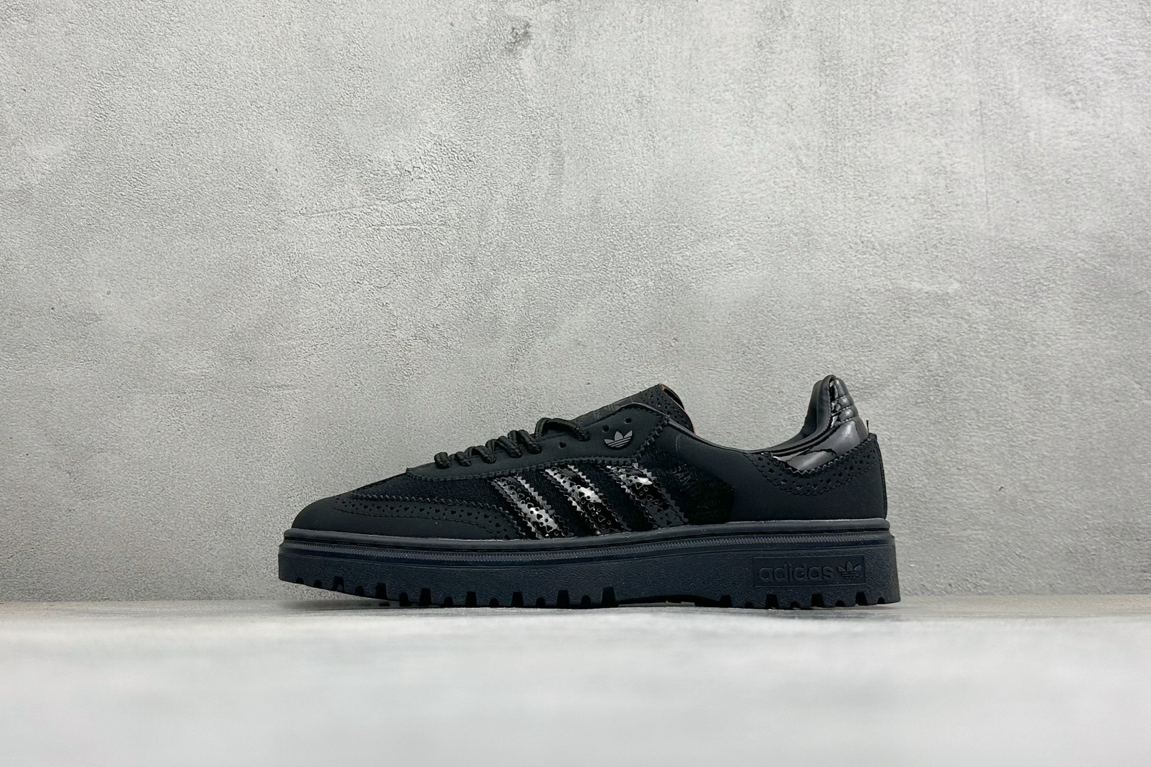 Adidas originals Samba WTR 雕花布洛克小皮鞋 货号:KJ4306 尺码:36-45带半码 Adidas originals Samba WTR 雕花布洛克小皮鞋 货号:KJ4306 尺码:36-45带半码