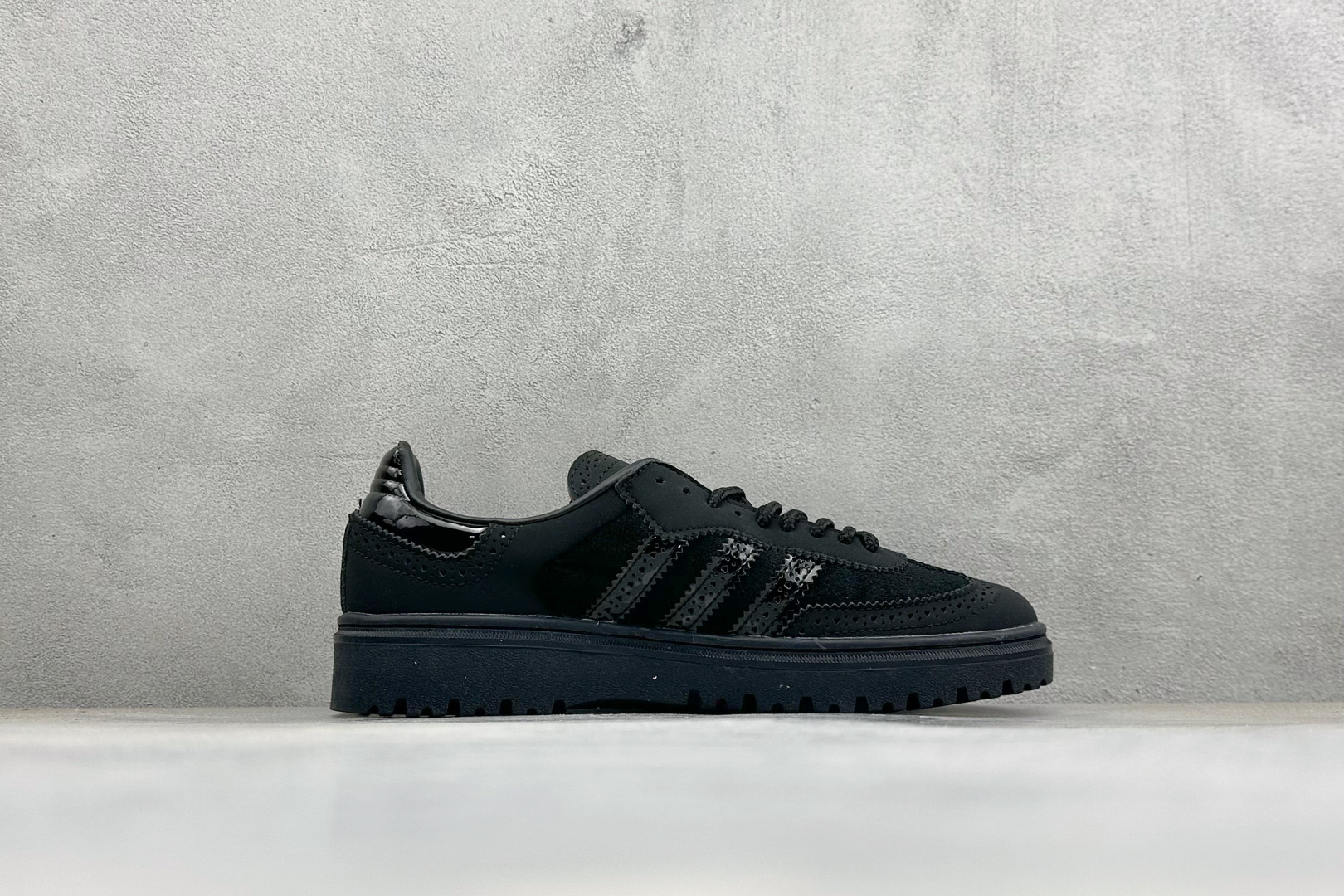 Adidas originals Samba WTR 雕花布洛克小皮鞋 ​货号：KJ4306 尺码：36-45带半码 