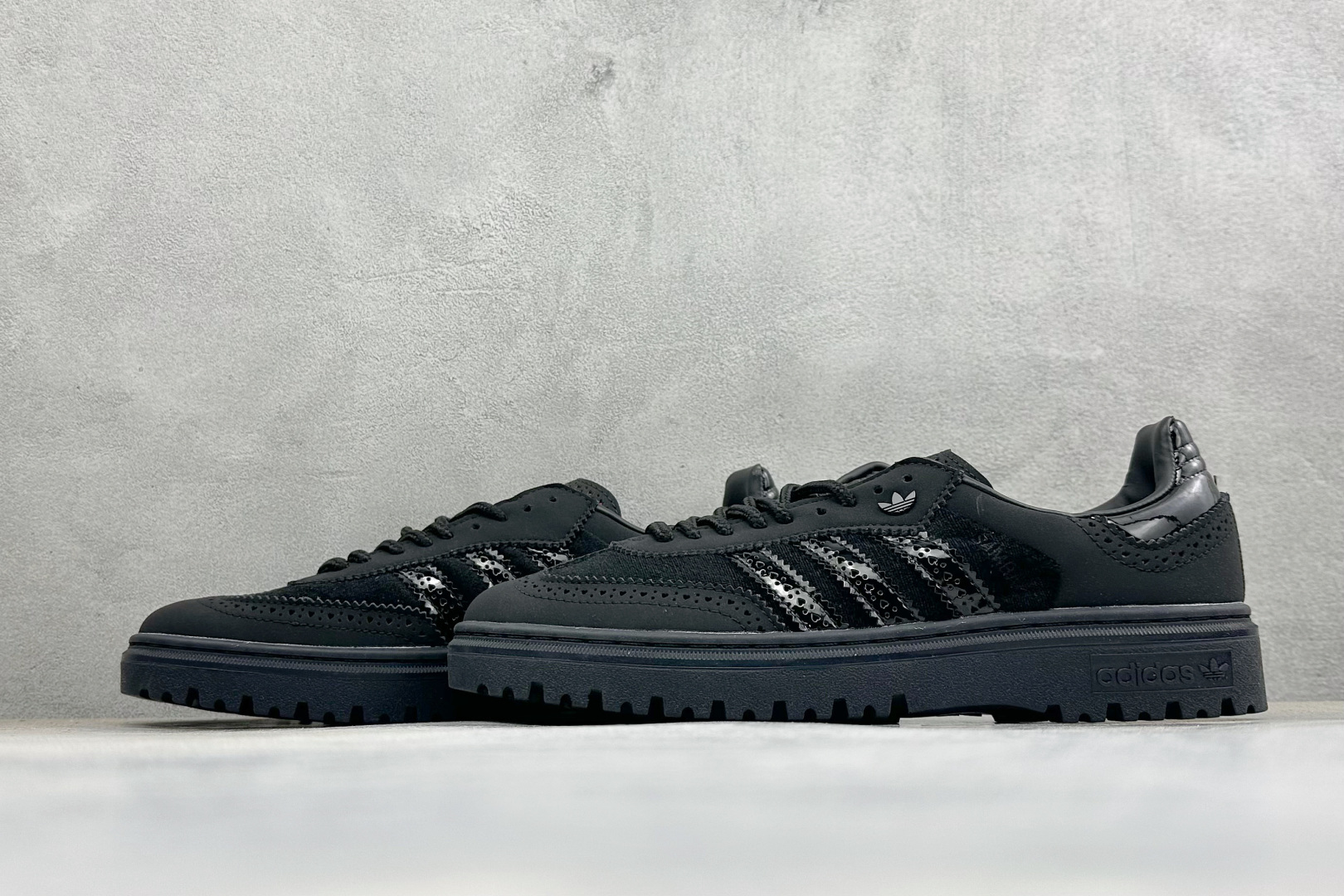 Adidas originals Samba WTR 雕花布洛克小皮鞋 ​货号：KJ4306 尺码：36-45带半码 