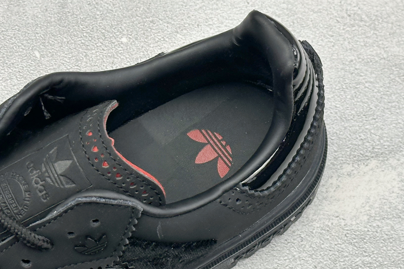 Adidas originals Samba WTR 雕花布洛克小皮鞋 ​货号：KJ4306 尺码：36-45带半码 