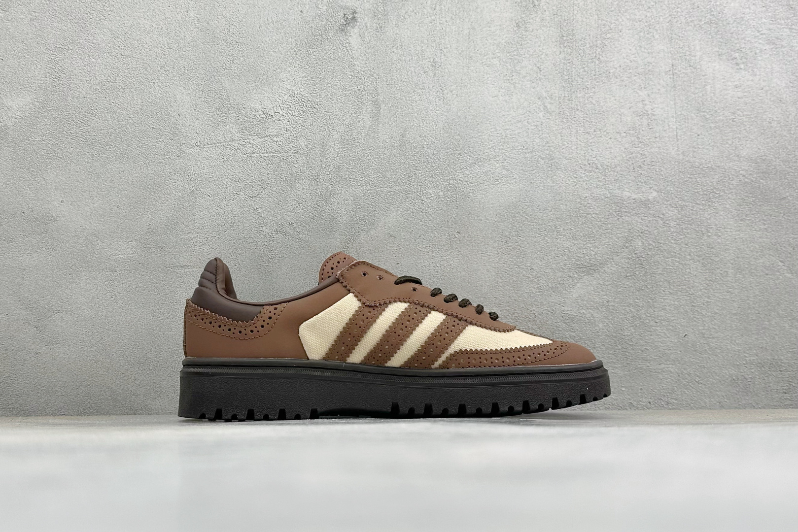 Adidas originals Samba WTR 雕花布洛克小皮鞋 ​货号：KI6276 尺码：36-45带半码 