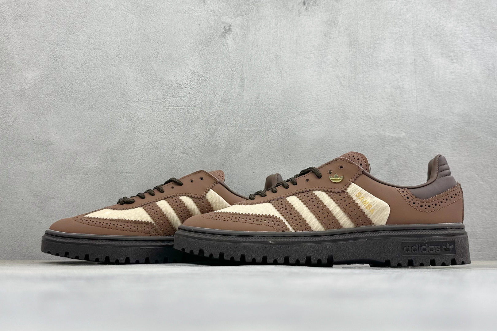 Adidas originals Samba WTR 雕花布洛克小皮鞋 ​货号：KI6276 尺码：36-45带半码 