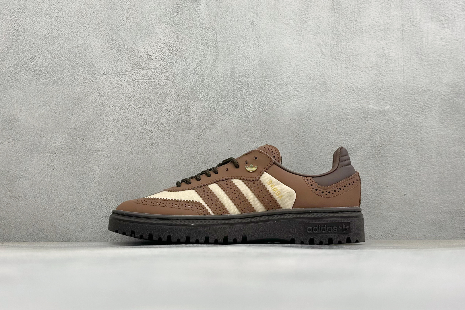 Adidas originals Samba WTR 雕花布洛克小皮鞋 货号:KI6276 尺码:36-45带半码 Adidas originals Samba WTR 雕花布洛克小皮鞋 货号:KI6276 尺码:36-45带半码