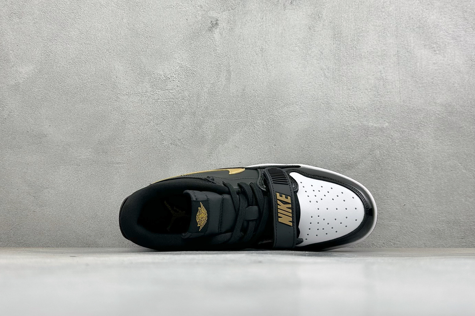 Air Jordan Legacy AJ312 Low 头层魔术贴三合一板鞋 货号:CD7069-071 尺码:36 3 Air Jordan Legacy AJ312 Low 头层魔术贴三合一板鞋 货号:CD7069-071 尺码:36 3