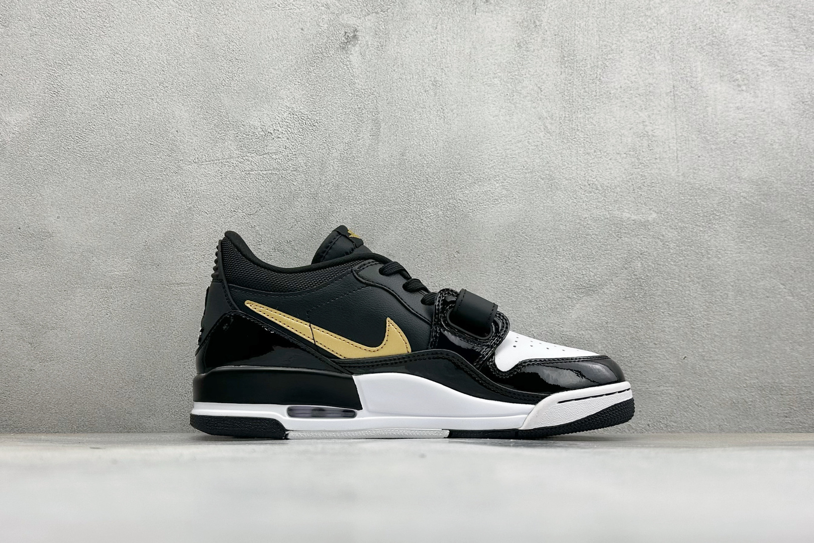 Air Jordan Legacy AJ312 Low 头层魔术贴三合一板鞋 货号:CD7069-071 尺码:36 3 Air Jordan Legacy AJ312 Low 头层魔术贴三合一板鞋 货号:CD7069-071 尺码:36 3