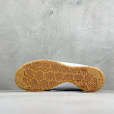 NIKE GATO 低帮生活休闲鞋 透气网布眼融入皮革,织和物合成材质覆面,营造21世初纪的畅跑美学概念。泡棉中底盈轻缓 NIKE GATO 低帮生活休闲鞋 透气网布眼融入皮革,织和物合成材质覆面,营造21世初纪的畅跑美学概念。泡棉中底盈轻缓