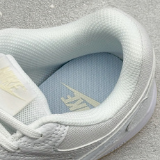 NIKE GATO 低帮生活休闲鞋 透气网布眼融入皮革,织和物合成材质覆面,营造21世初纪的畅跑美学概念。泡棉中底盈轻缓 NIKE GATO 低帮生活休闲鞋 透气网布眼融入皮革,织和物合成材质覆面,营造21世初纪的畅跑美学概念。泡棉中底盈轻缓
