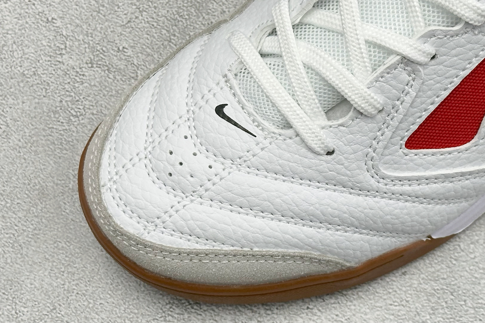NIKE GATO 低帮生活休闲鞋 透气网布眼融入皮革，织和物合成材质覆面，营造21世初纪的畅跑美学概念。泡棉中底盈轻缓