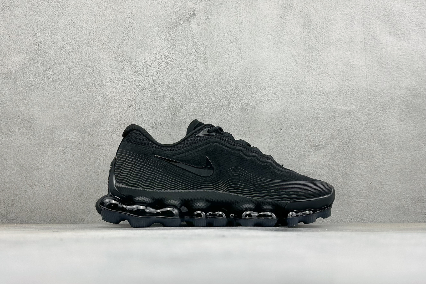 Nike Air Liquid Max 耐克气垫跑步鞋 货号：IQ7635–003 尺码：40-46没半码 