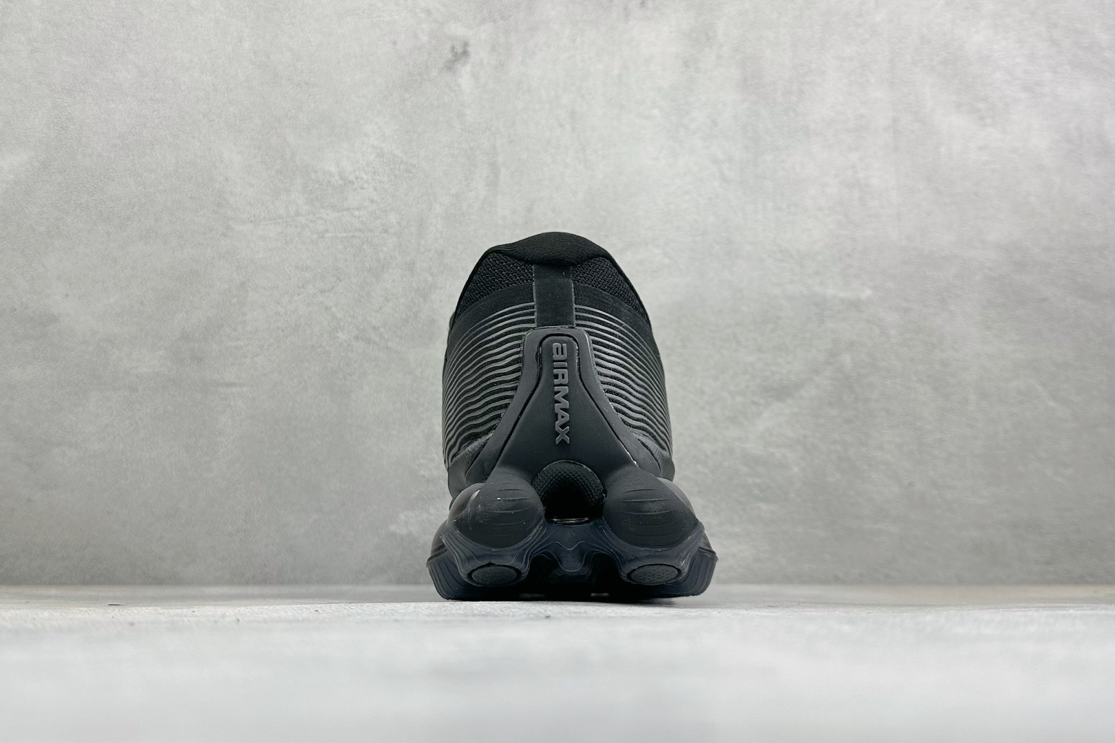 Nike Air Liquid Max 耐克气垫跑步鞋 货号：IQ7635–003 尺码：40-46没半码 