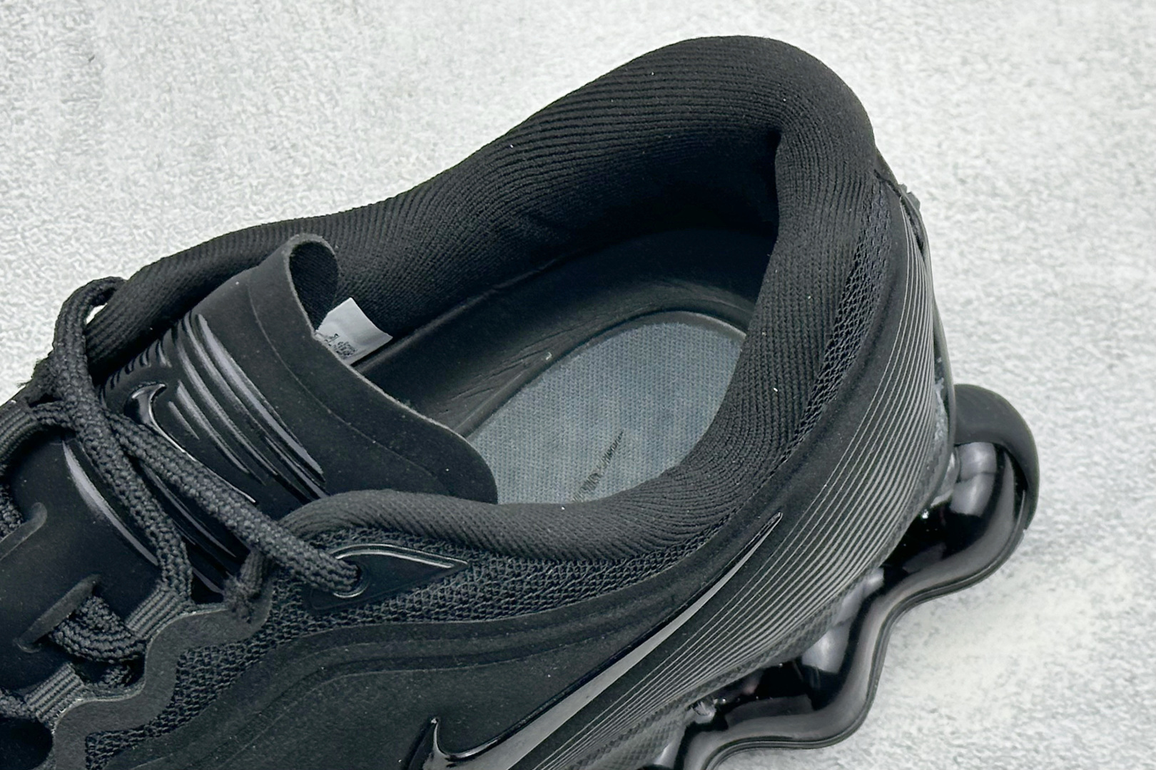 Nike Air Liquid Max 耐克气垫跑步鞋 货号：IQ7635–003 尺码：40-46没半码 