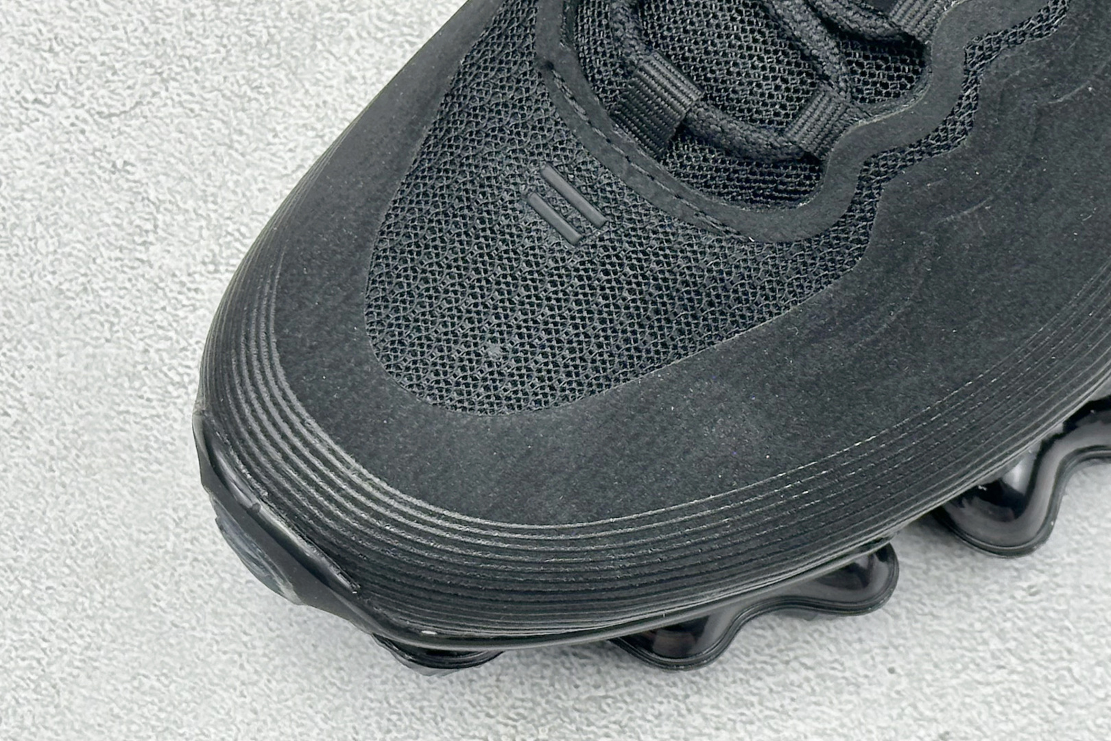 Nike Air Liquid Max 耐克气垫跑步鞋 货号：IQ7635–003 尺码：40-46没半码 