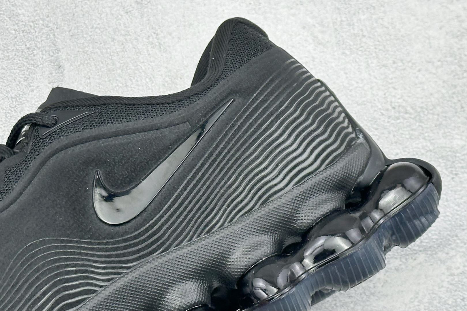 Nike Air Liquid Max 耐克气垫跑步鞋 货号：IQ7635–003 尺码：40-46没半码 