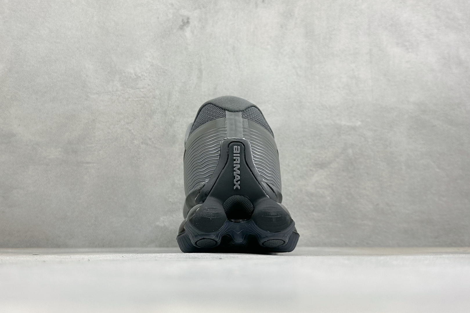 Nike Air Liquid Max 耐克气垫跑步鞋 货号：IQ7635–004 尺码：40-46没半码 
