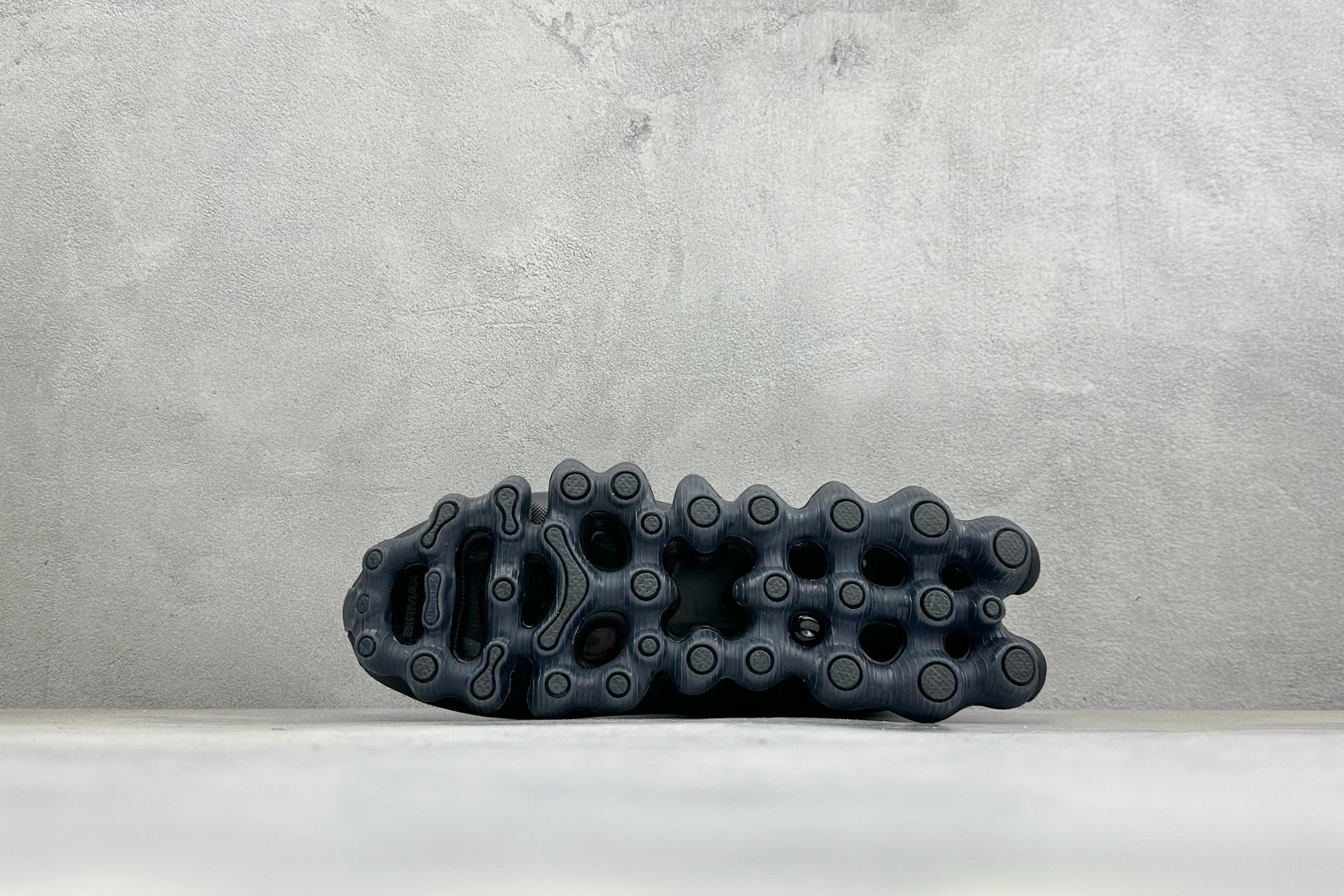Nike Air Liquid Max 耐克气垫跑步鞋 货号：IQ7635–004 尺码：40-46没半码 