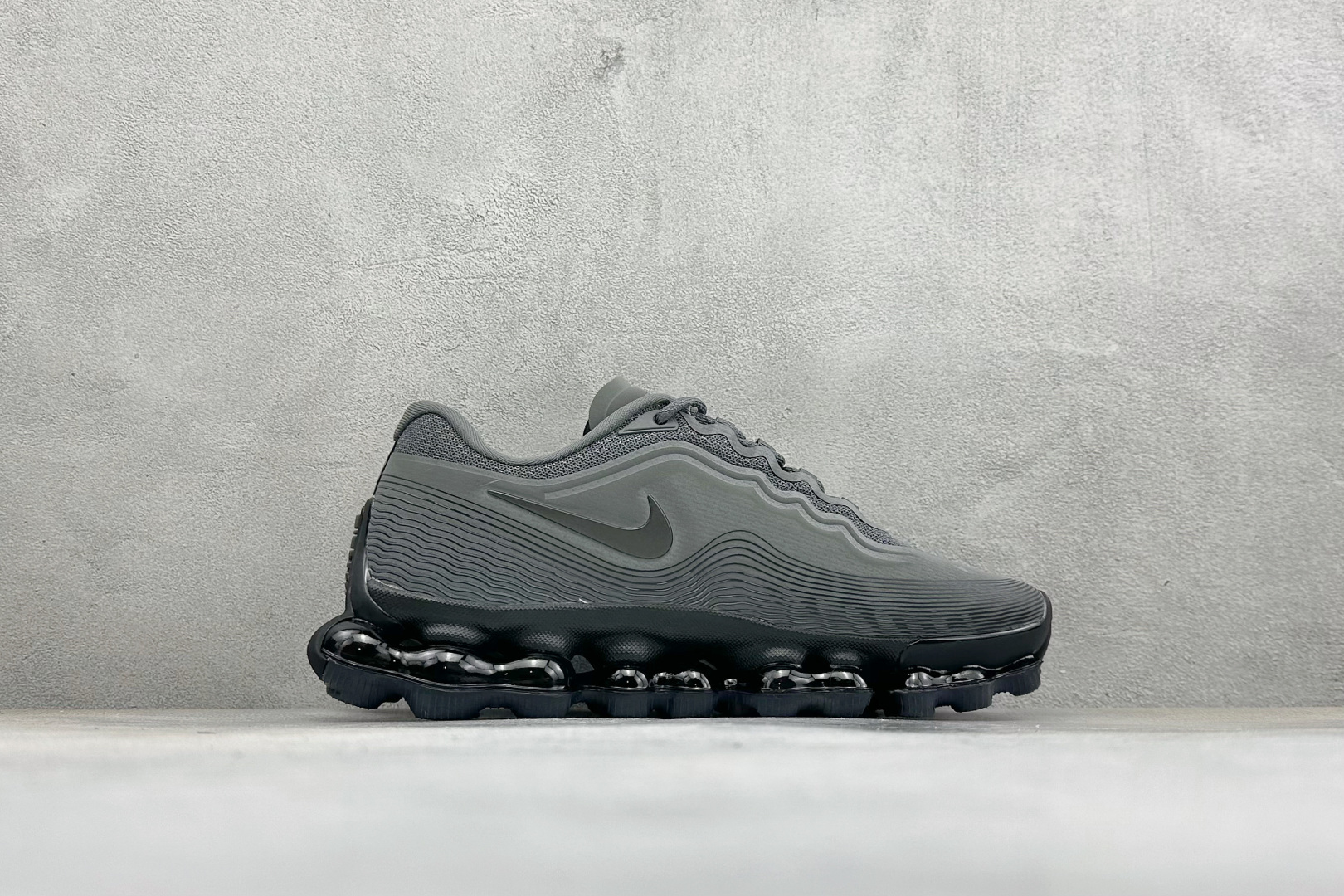 Nike Air Liquid Max 耐克气垫跑步鞋 货号：IQ7635–004 尺码：40-46没半码 