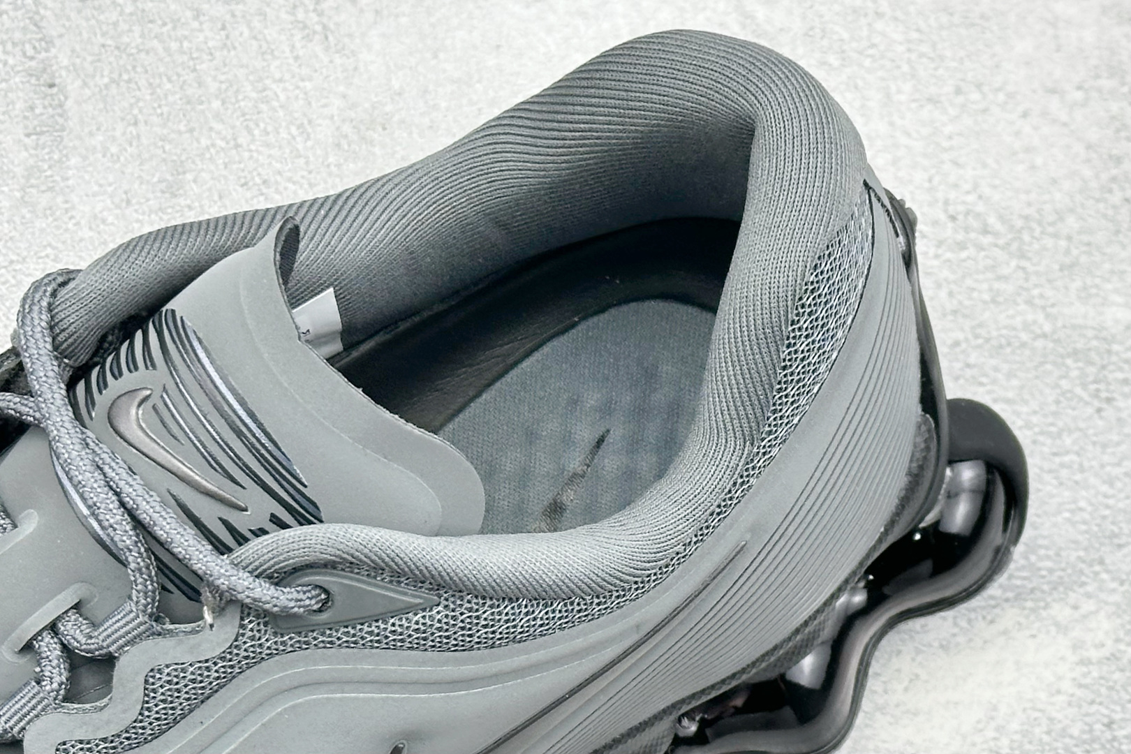Nike Air Liquid Max 耐克气垫跑步鞋 货号：IQ7635–004 尺码：40-46没半码 