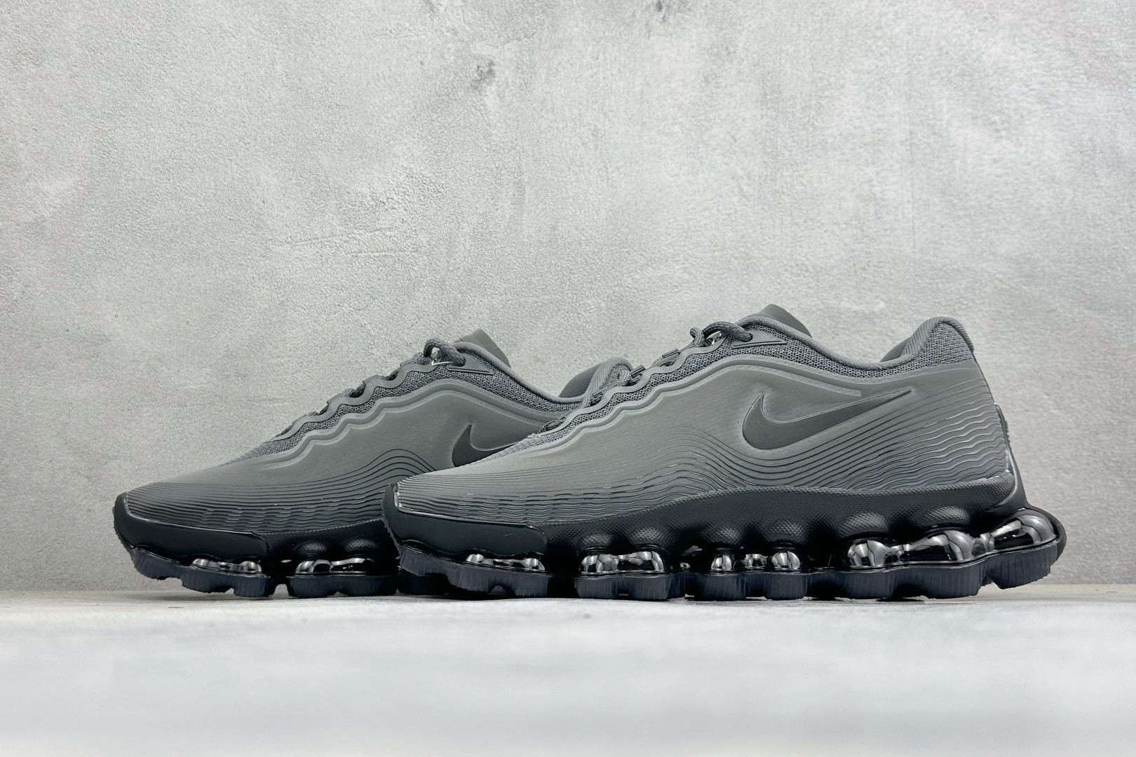 Nike Air Liquid Max 耐克气垫跑步鞋 货号：IQ7635–004 尺码：40-46没半码 