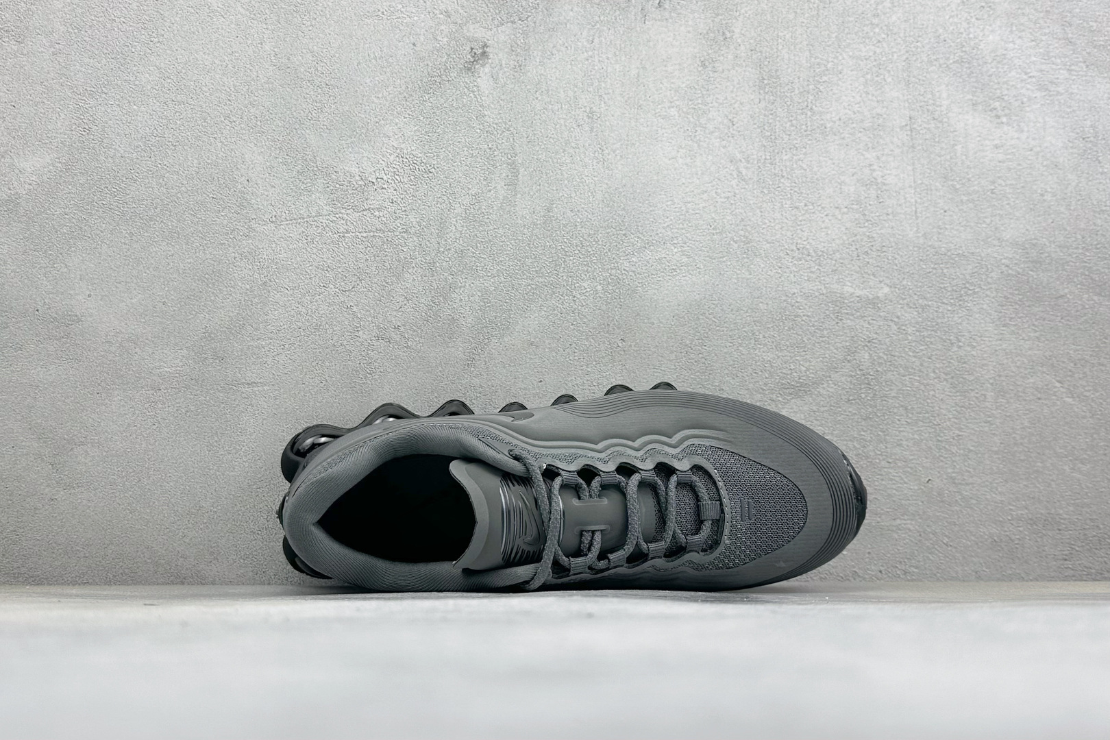 Nike Air Liquid Max 耐克气垫跑步鞋 货号：IQ7635–004 尺码：40-46没半码 