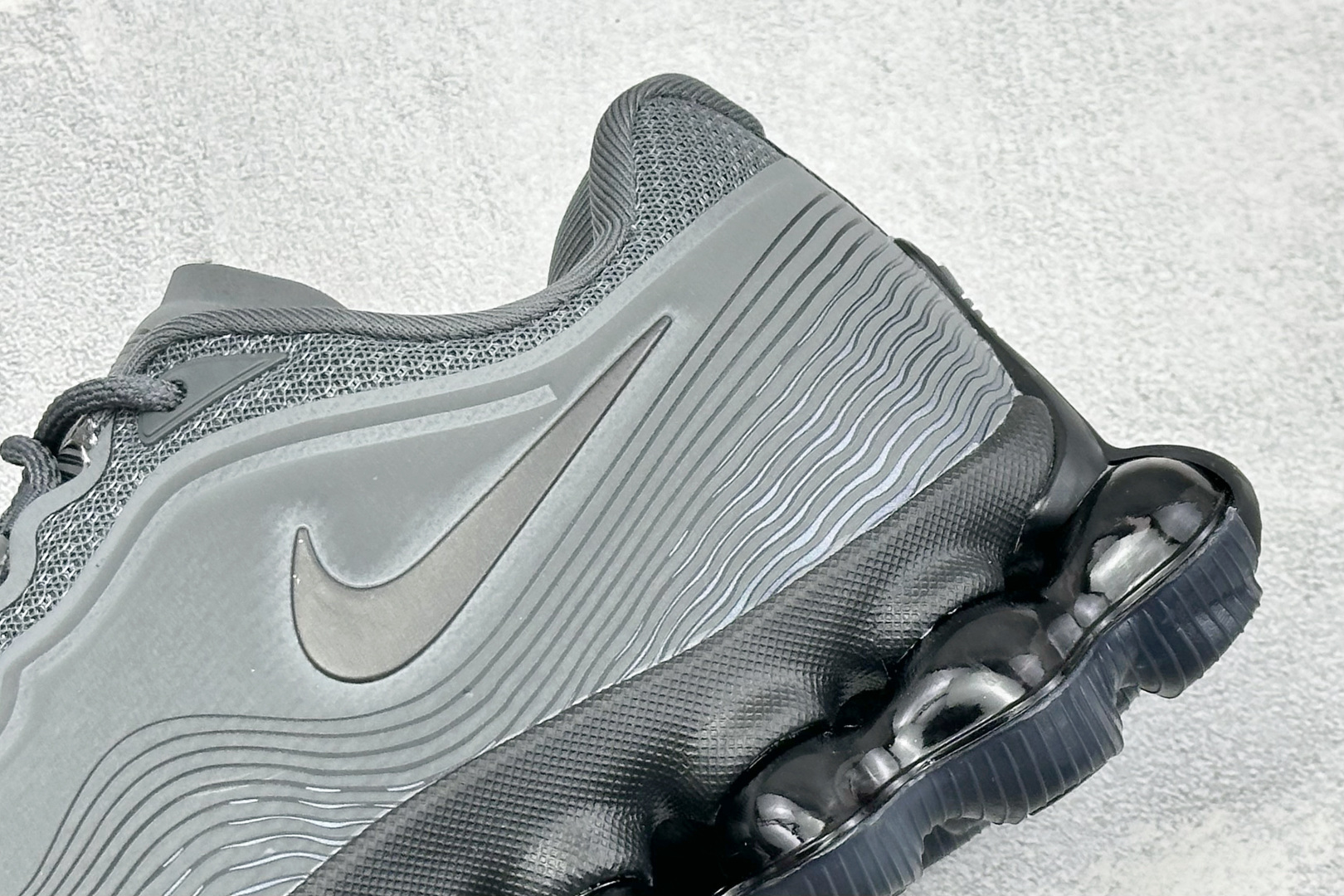 Nike Air Liquid Max 耐克气垫跑步鞋 货号：IQ7635–004 尺码：40-46没半码 