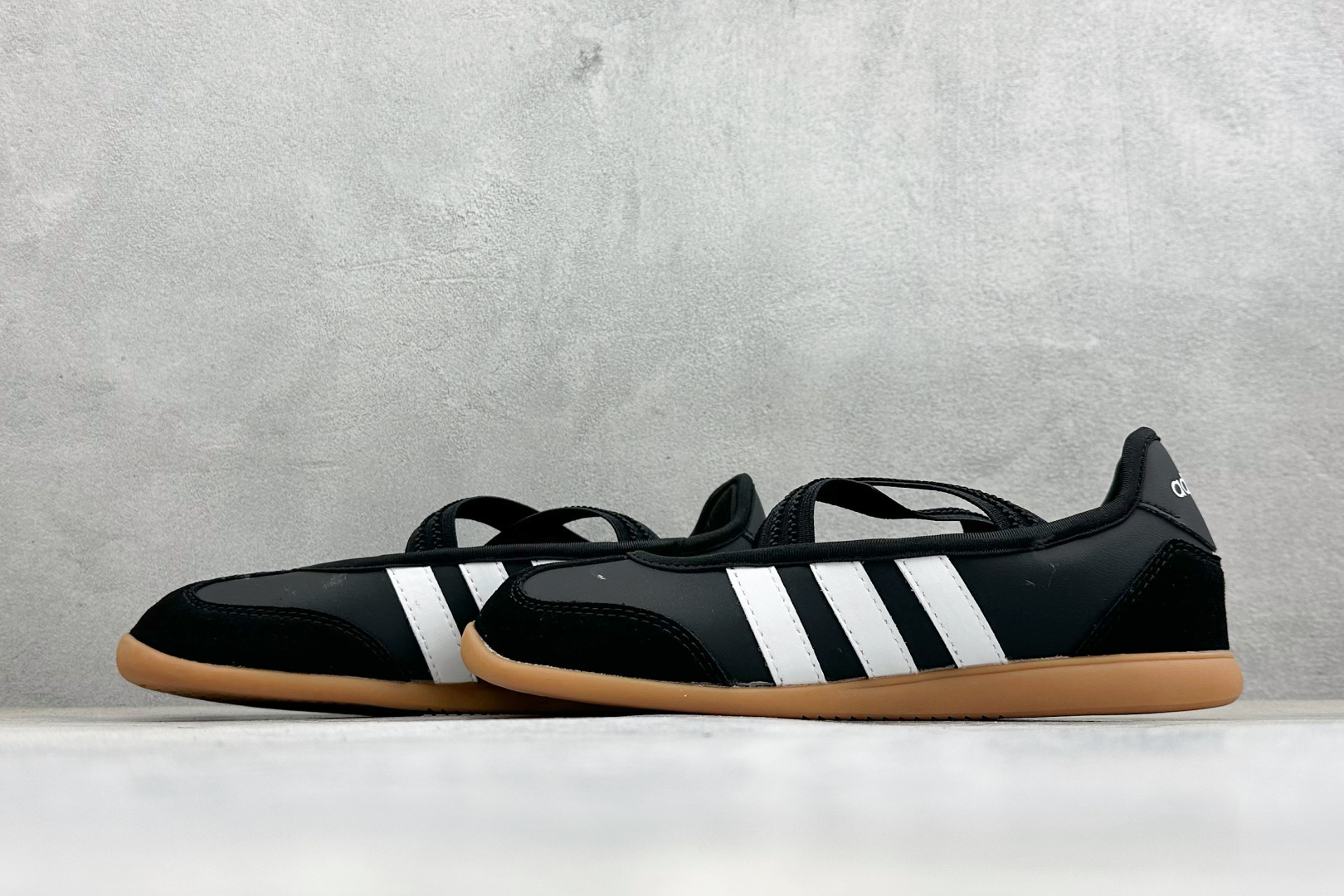 Adidas Barreda Mary Jane 舒适贴合 轻便平跟 阿迪低帮休闲玛丽珍鞋 货号: LA4273 尺码：