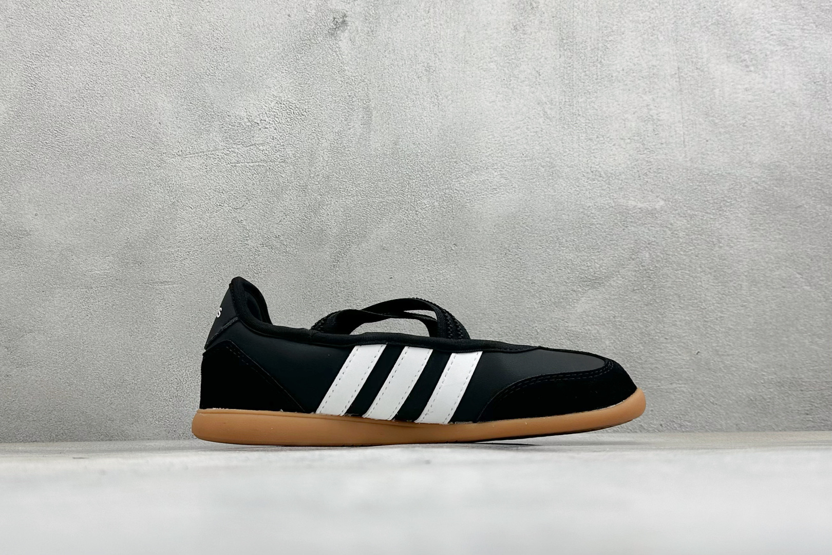 Adidas Barreda Mary Jane 舒适贴合 轻便平跟 阿迪低帮休闲玛丽珍鞋 货号: LA4273 尺码：