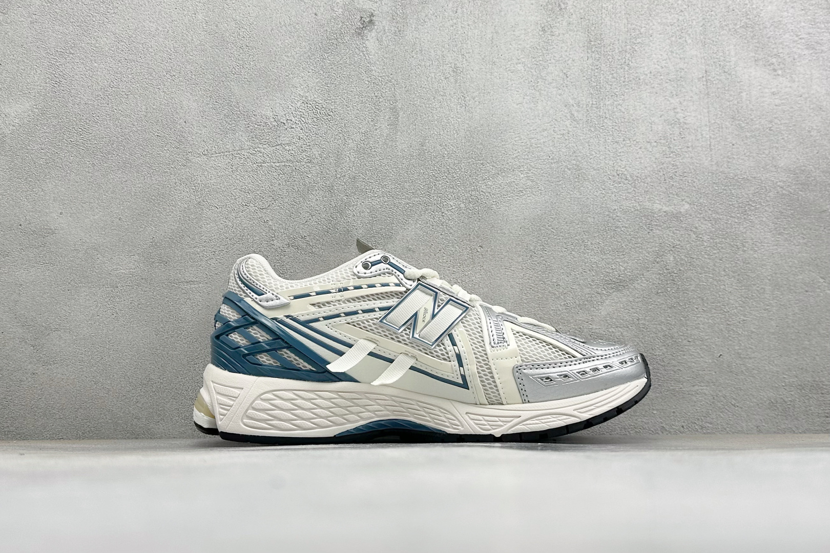 GS版New Balance M1906系列复古单品宝藏老爹鞋 复古元素叠加 质感超级棒 楦版型材料细节做工精细 作为N